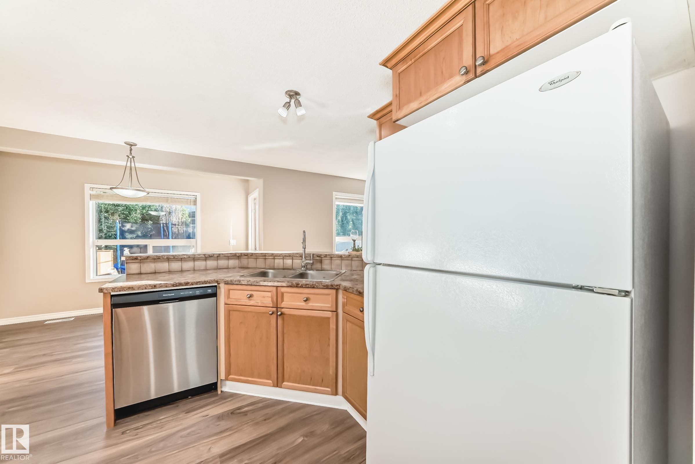 Photo 14 at 14 Spring Gate, Spruce Ridge, Spruce Grove