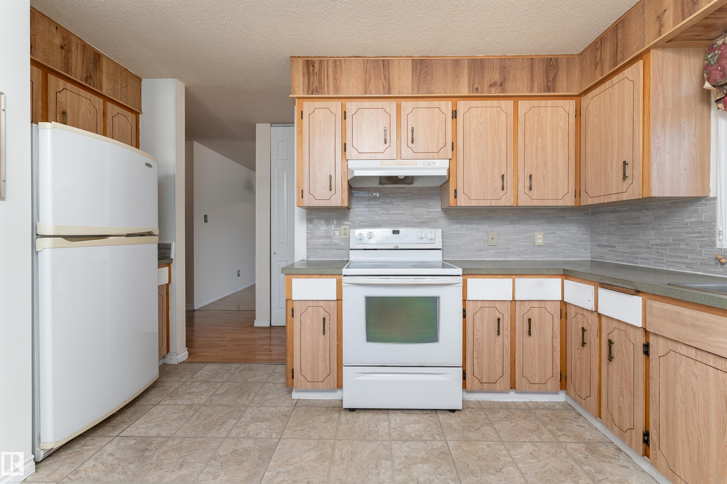 Photo 2 at 4114 43b Avenue, South Park, Leduc