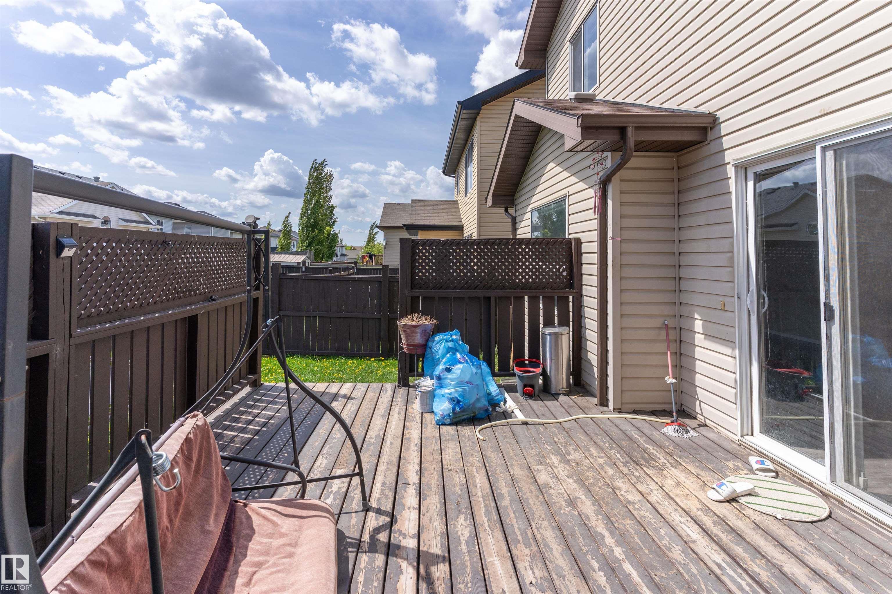 http://cdnparap120.paragonrels.com/ParagonImages/Property/p12/RAE/225371392/44/0/0/162ae1104f72f2e07a7e24f45209e683/1/6e9a8fa48c68ef5db0aba31d55ece0a9/225371392-6599b0a3-8a50-414a-94e0-6bd27a8fda45.JPG