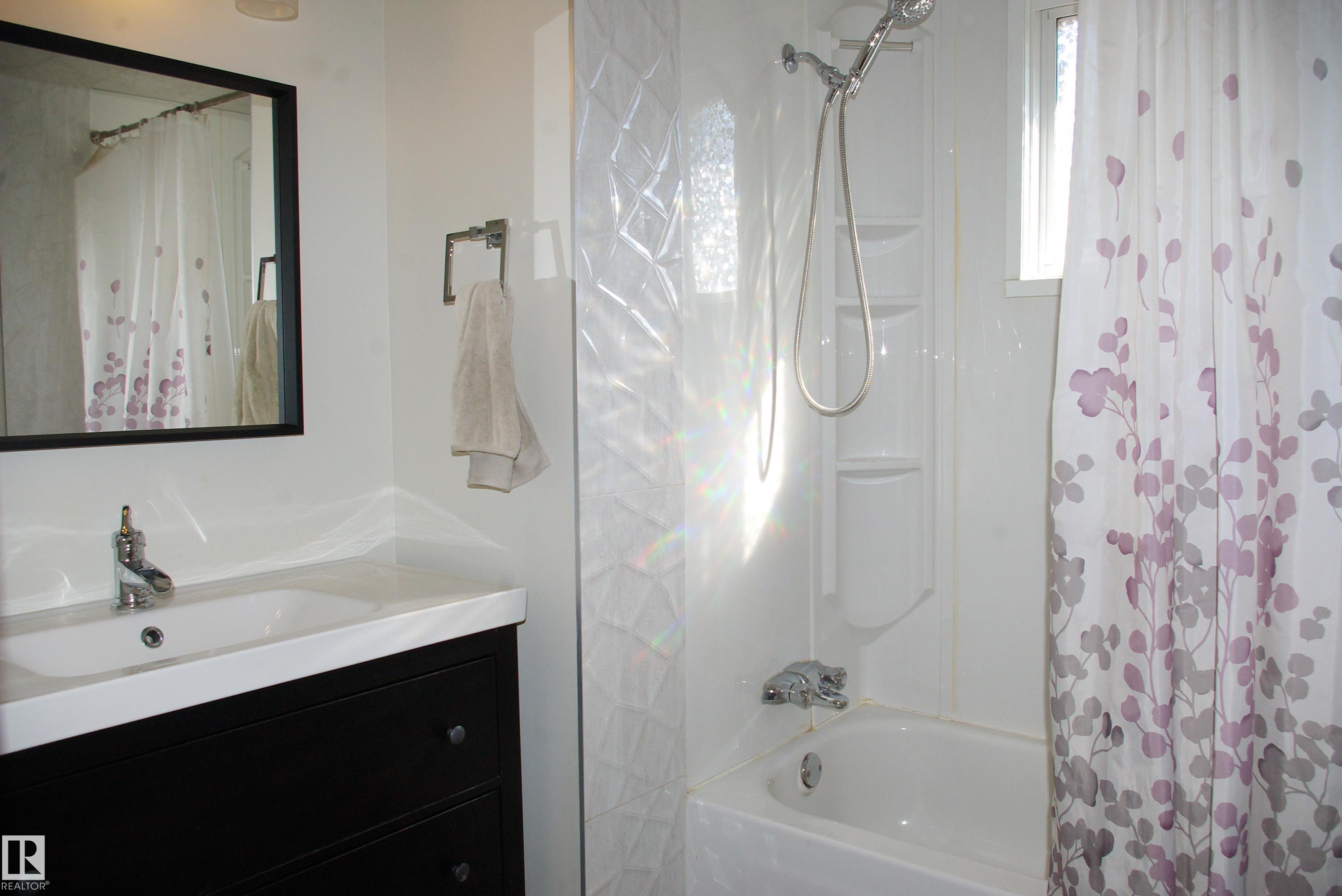 Photo 17 at 30 Greenfield Estates, Grandin, St. Albert