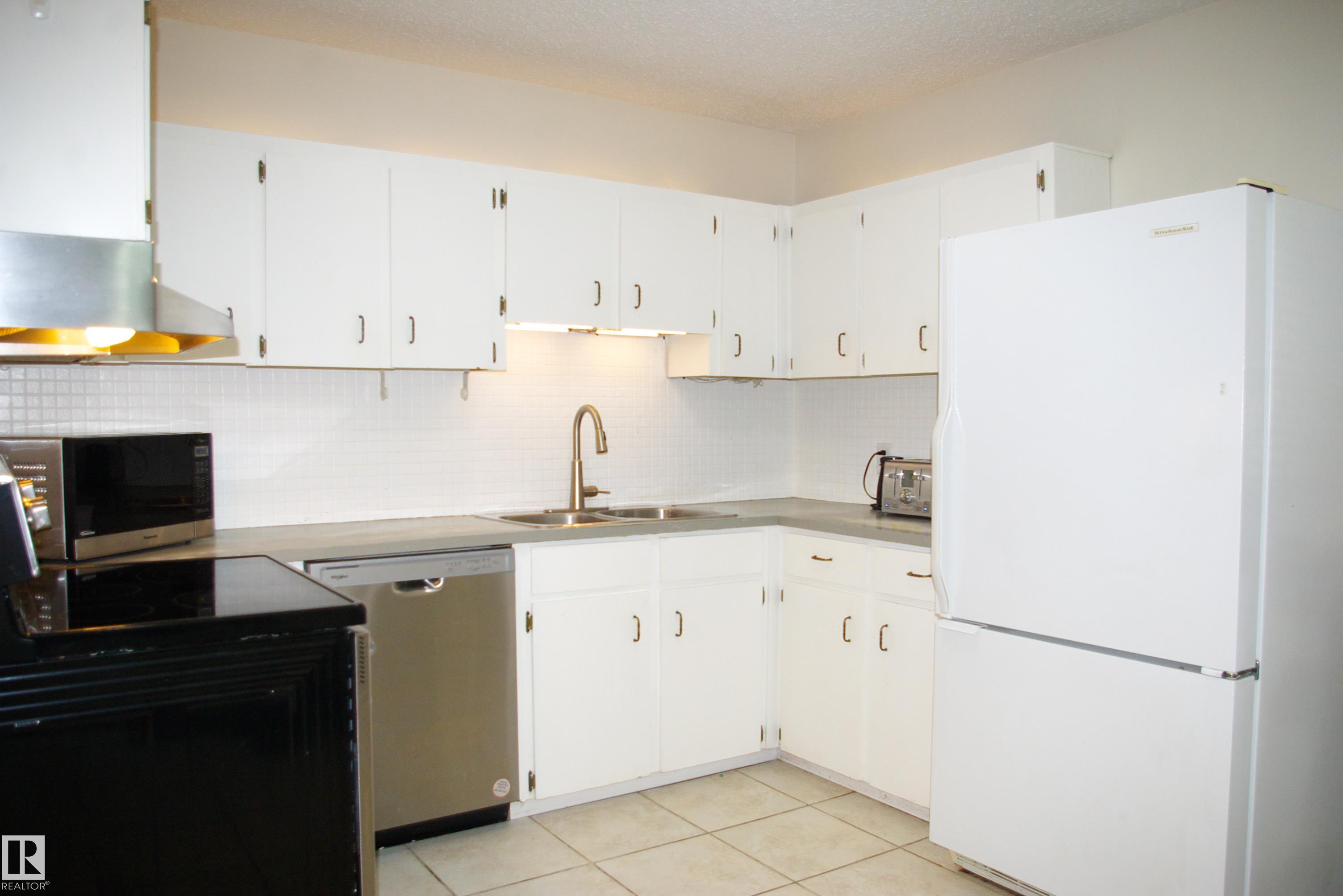 Photo 10 at 30 Greenfield Estates, Grandin, St. Albert