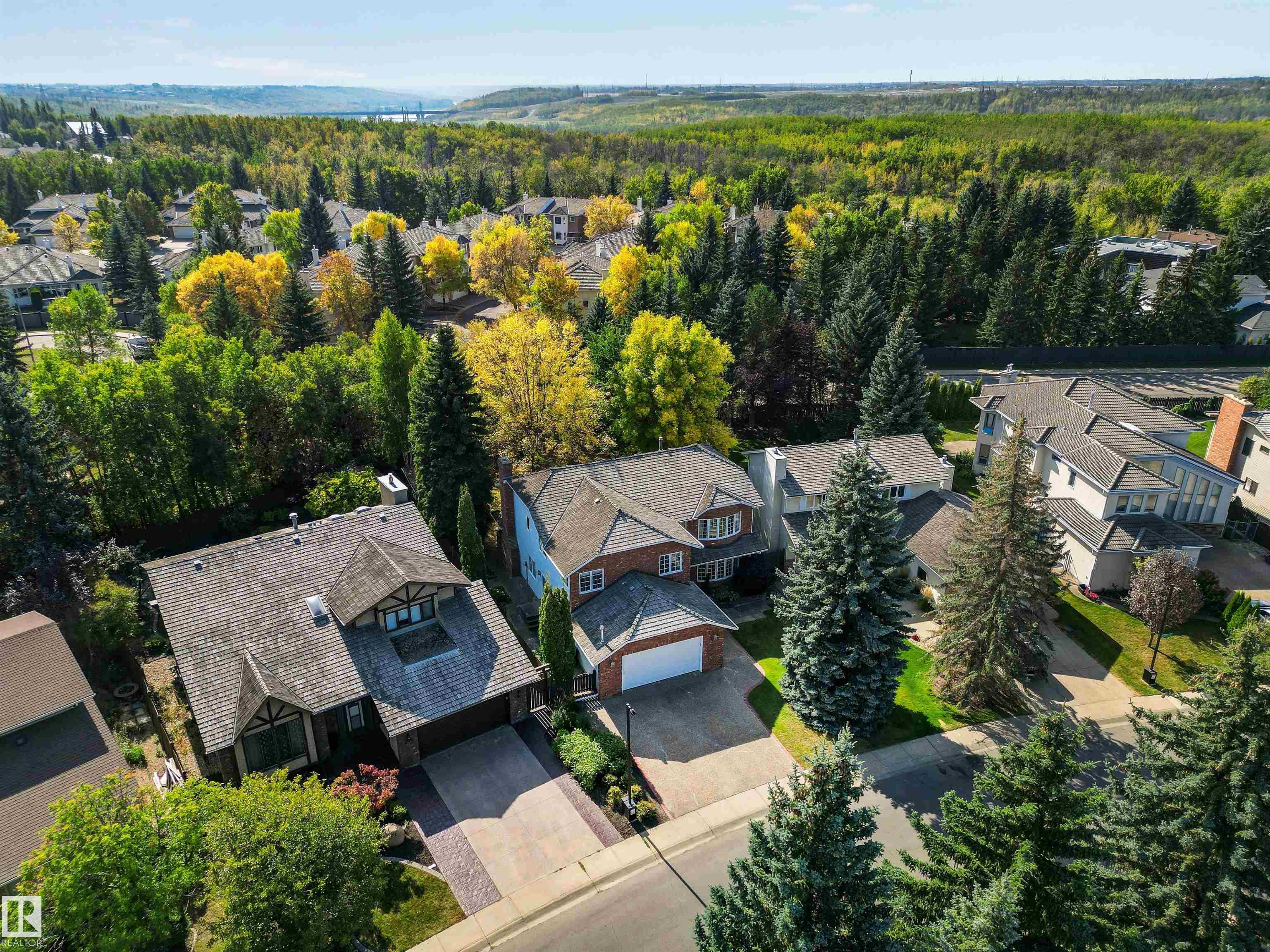 http://cdnparap120.paragonrels.com/ParagonImages/Property/p12/RAE/225371495/66/0/0/acd194ae59f8f9a3d9e5b056702f80c7/1/e6978f7ad8c4d9469bf25a021eec1121/225371495-28632164-64c1-4069-938b-e391cd1a33be.JPG