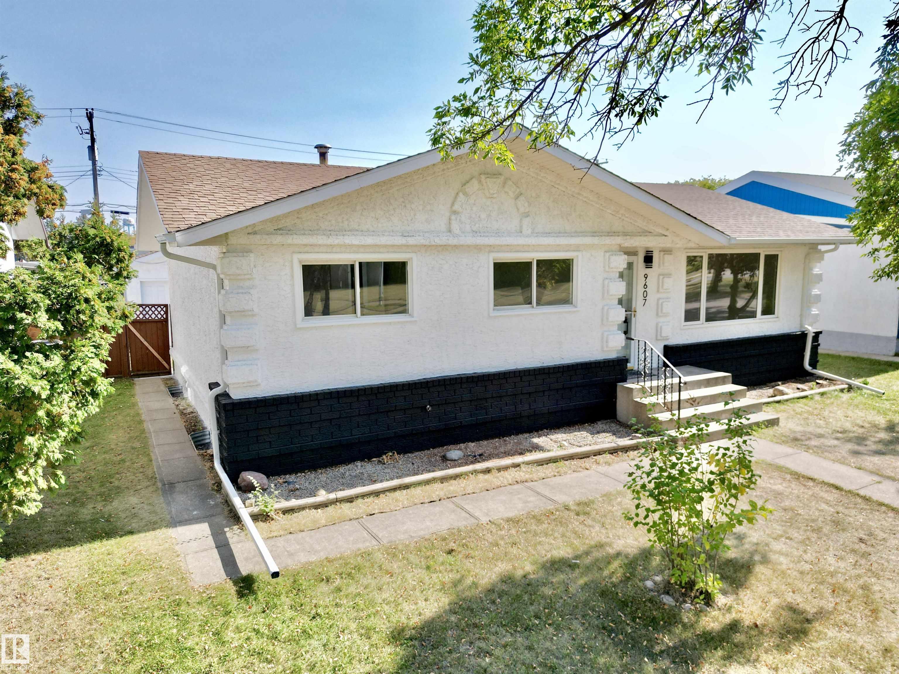 Photo 2 at 9607 95 Street, Sherridon Heights, Fort Saskatchewan