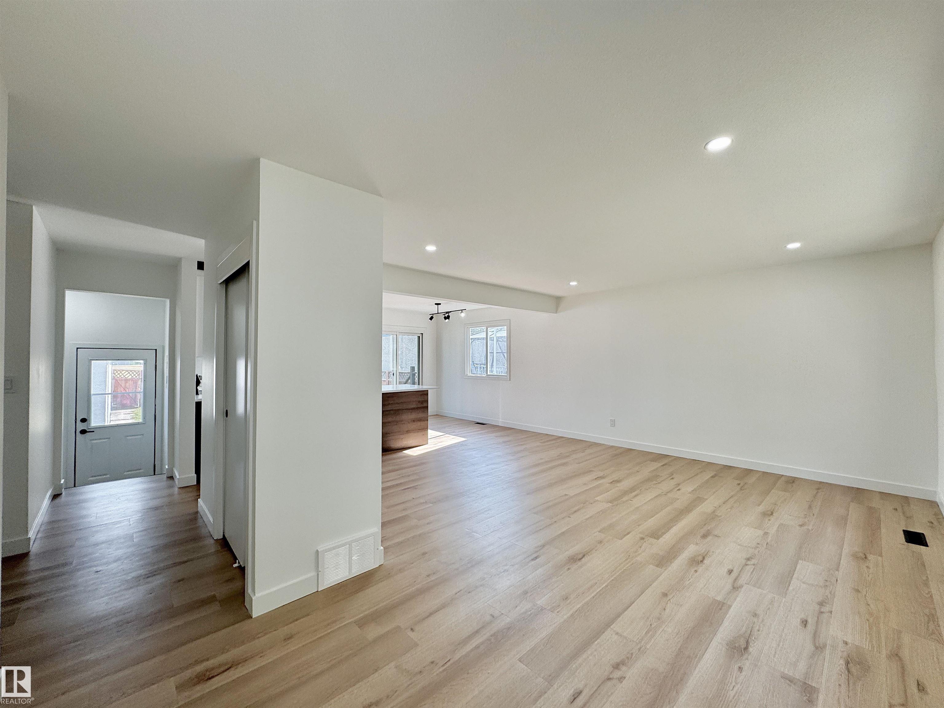 Photo 3 at 9607 95 Street, Sherridon Heights, Fort Saskatchewan