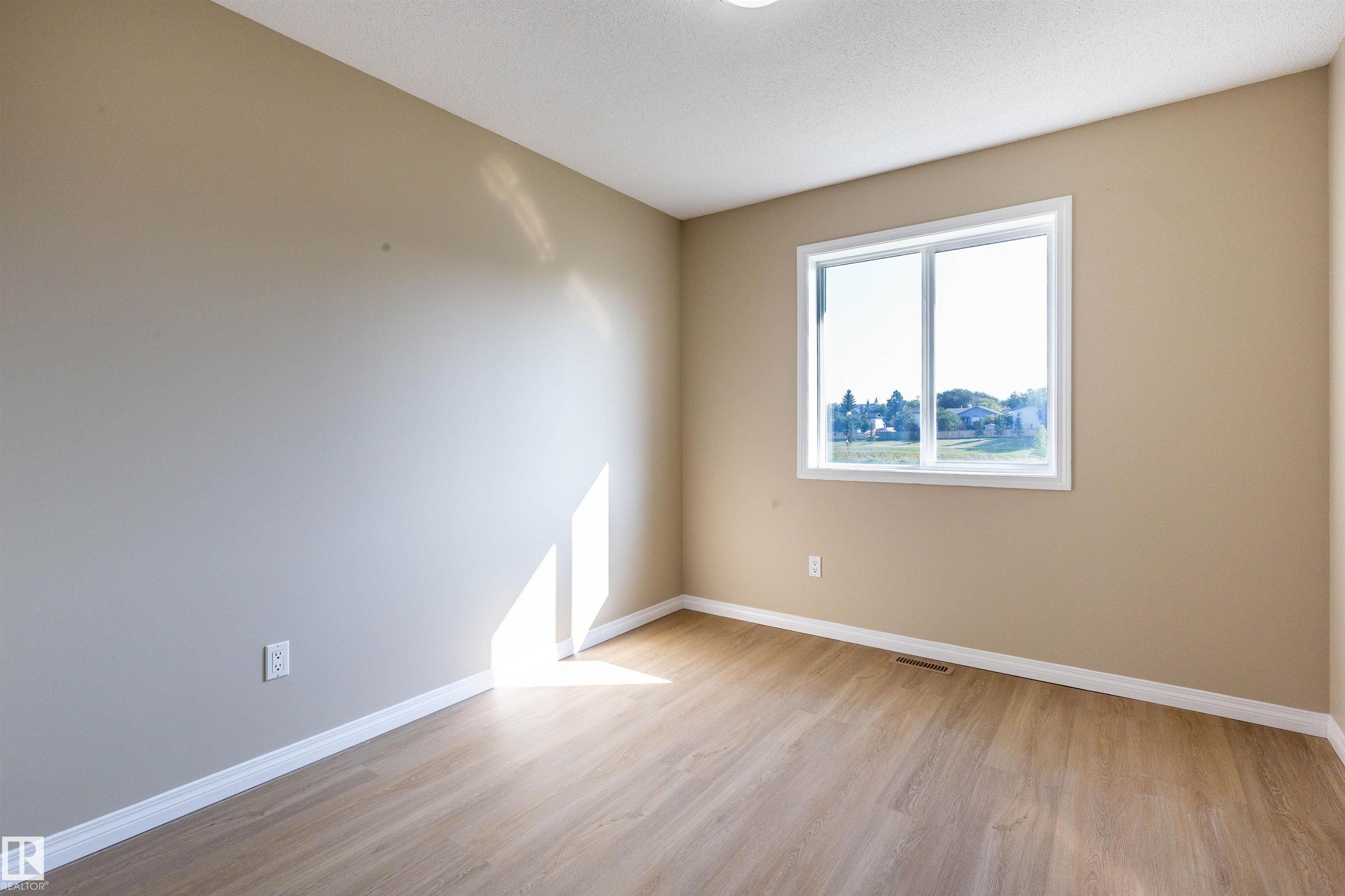 Photo 24 at 70-5001 - 5001 62 Street, Eaglemont Heights, Beaumont