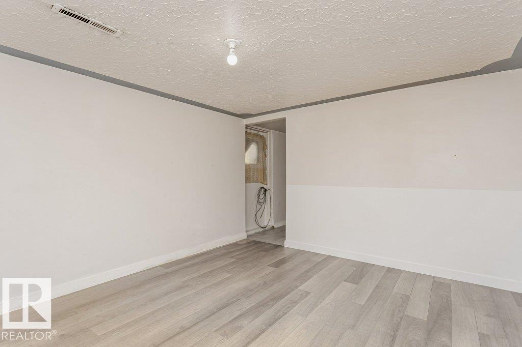 http://cdnparap120.paragonrels.com/ParagonImages/Property/p12/RAE/225371606/29/0/0/ef0ecdc4eb68cbab11b6bd0e5489b260/1/657a01105e93023c7ab9245b906fd55c/225371606-87fbb0bb-49bb-4bf5-8a44-c6f4b76e010c.JPG