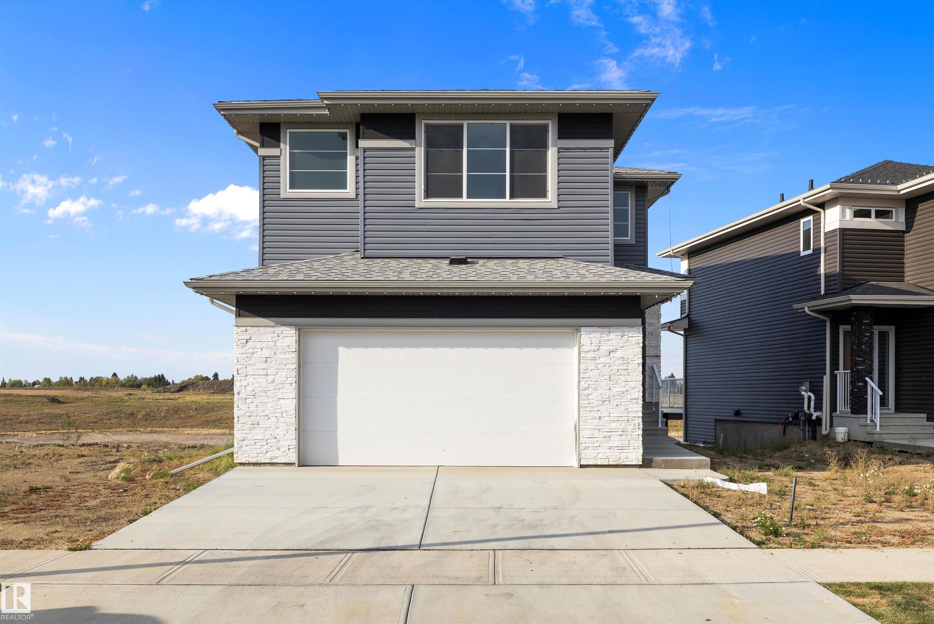 Photo 2 at 10238 92a Avenue, Morinville