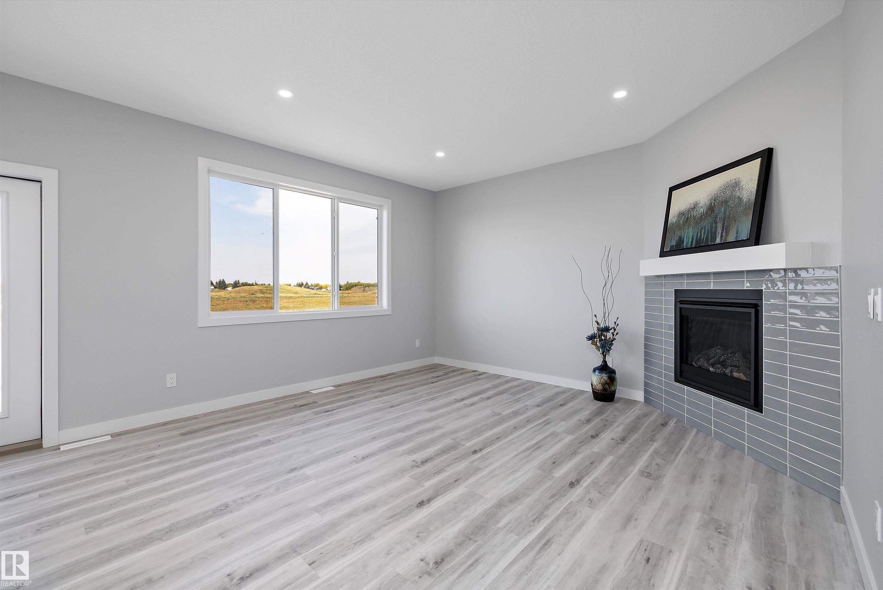 Photo 7 at 10238 92a Avenue, Morinville