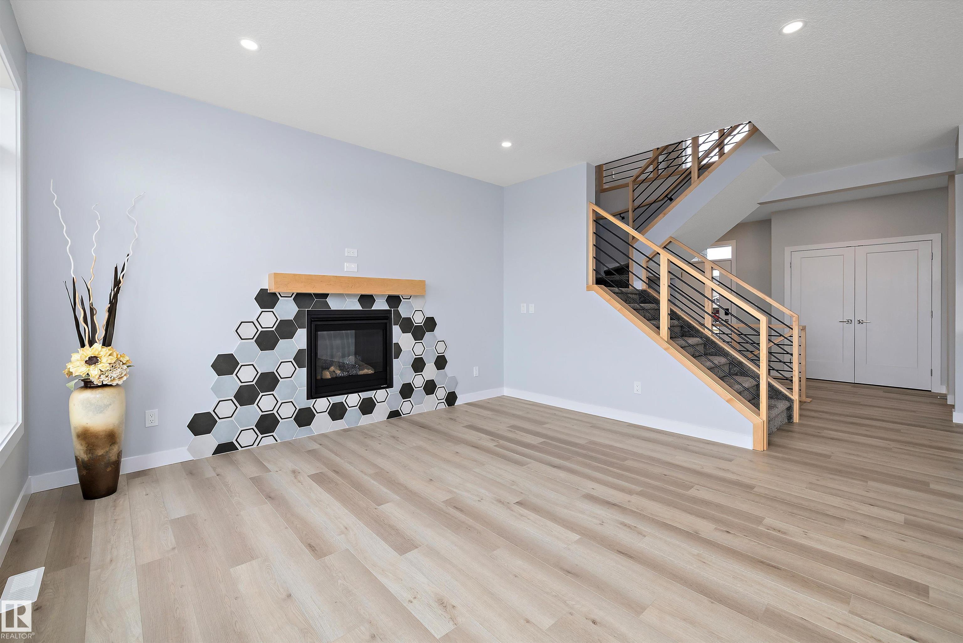 Photo 7 at 10214 92a Avenue, Morinville