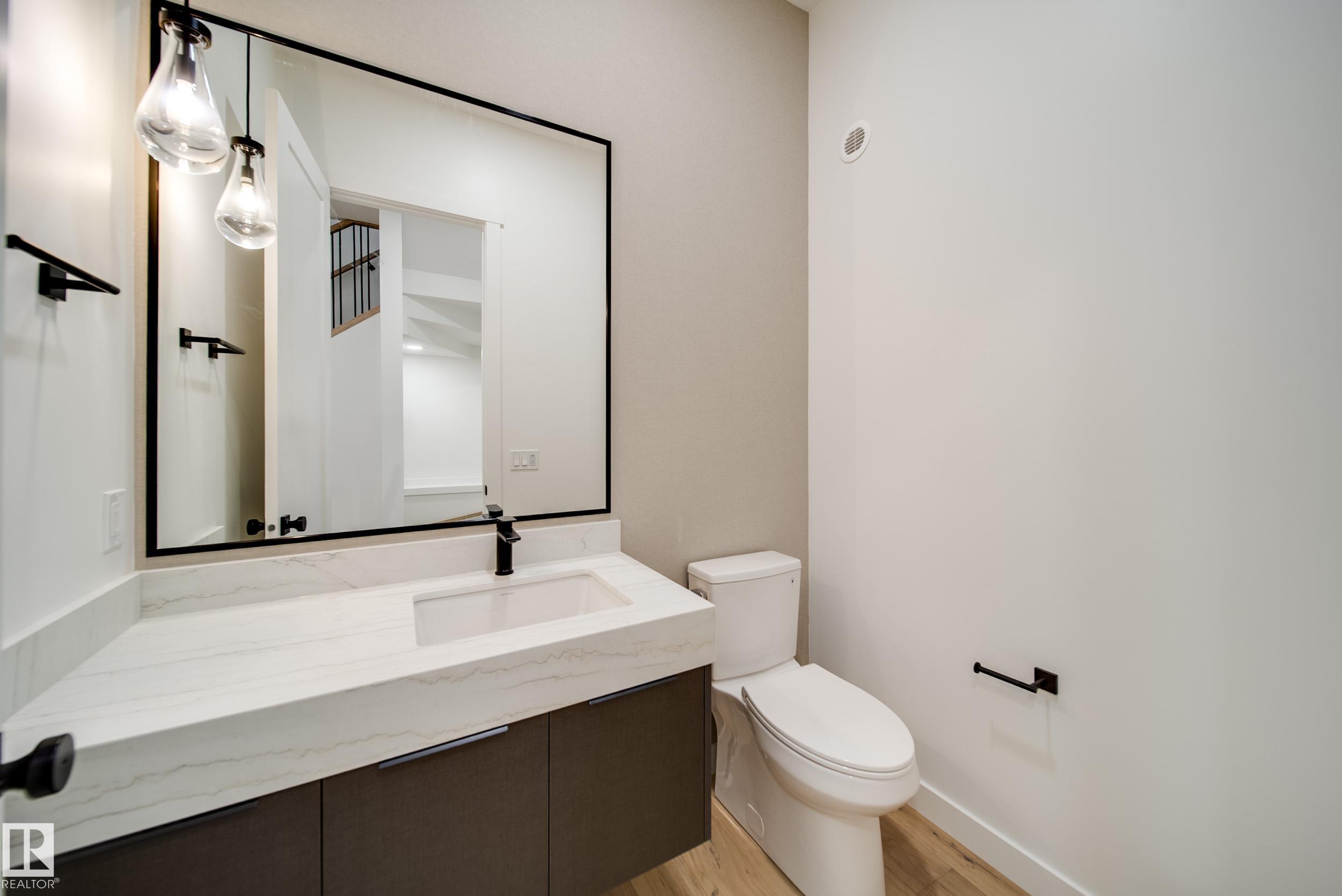 Photo 10 at 40A Valleyview Crescent NW, Parkview, Edmonton