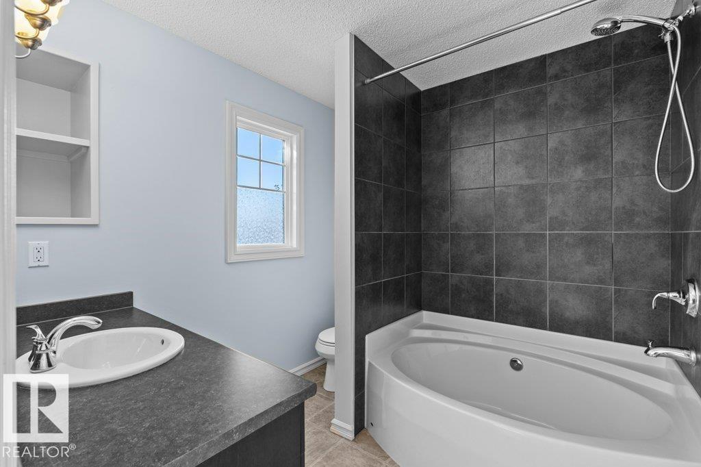 http://cdnparap120.paragonrels.com/ParagonImages/Property/p12/RAE/225371689/19/0/0/a887dc5b2dcd980a159f2c397c9d5981/1/3b934386e6492e57c5fcfa7c63ea086d/225371689-257ef03f-b2f1-4396-8a0d-2384de802c2a.JPG