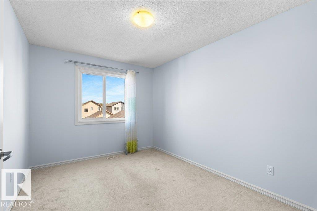 http://cdnparap120.paragonrels.com/ParagonImages/Property/p12/RAE/225371689/24/0/0/d5c86a2f138c86d10b099501d4a6a545/1/3b934386e6492e57c5fcfa7c63ea086d/225371689-a1fce47e-5197-4146-8763-775d837a4538.JPG