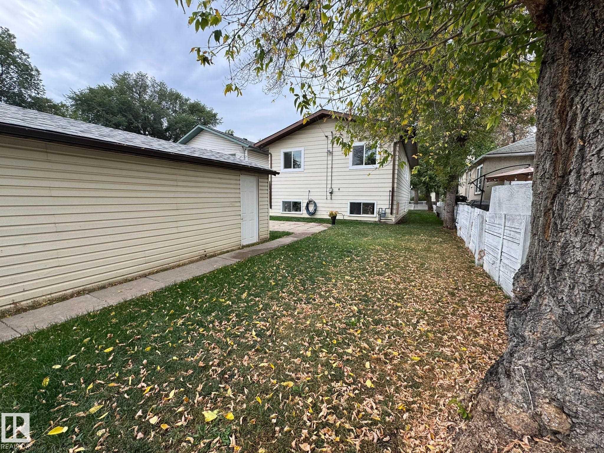 Photo 3 at 12011 95a Street NW, Alberta Avenue, Edmonton