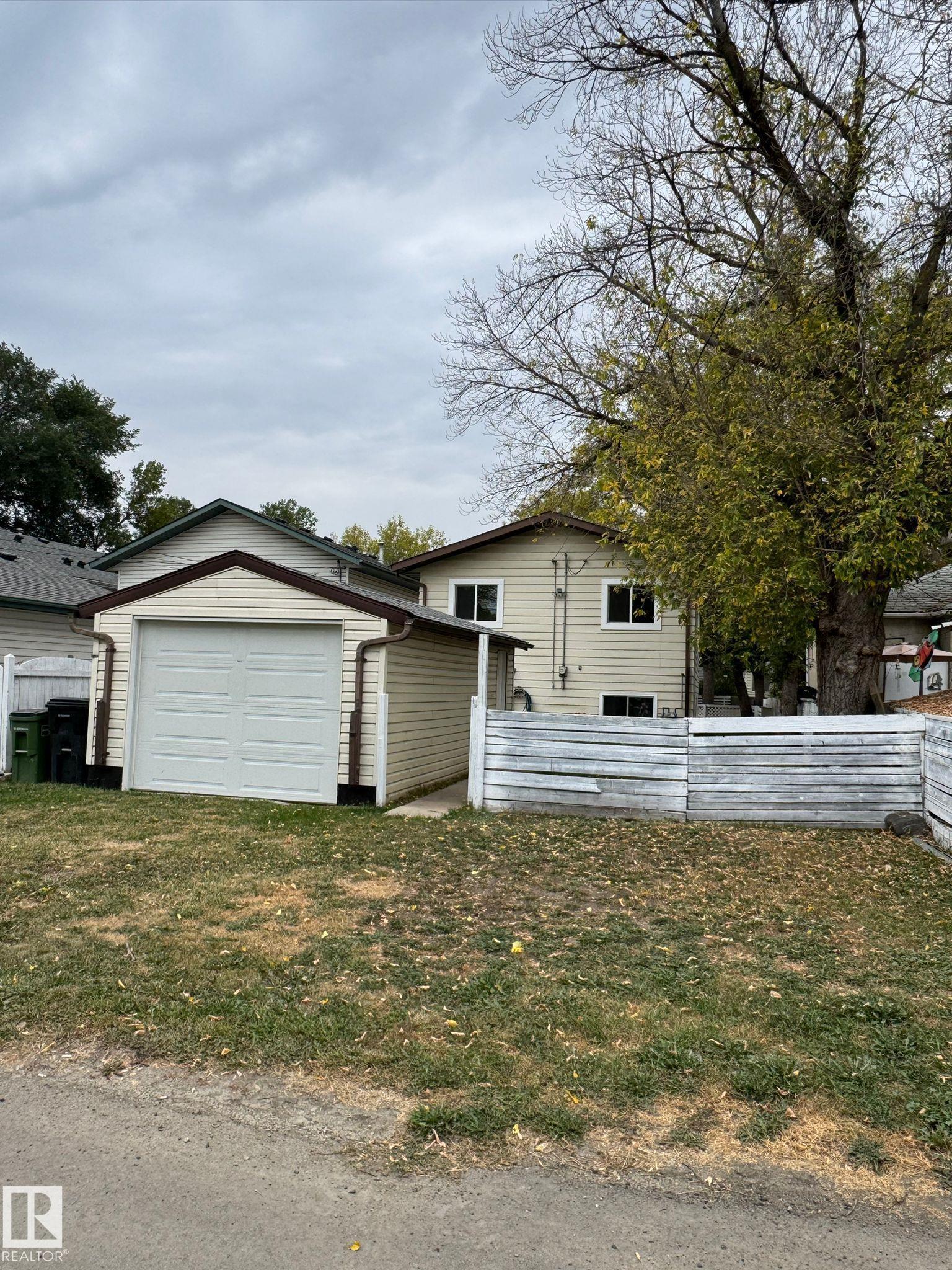 Photo 4 at 12011 95a Street NW, Alberta Avenue, Edmonton