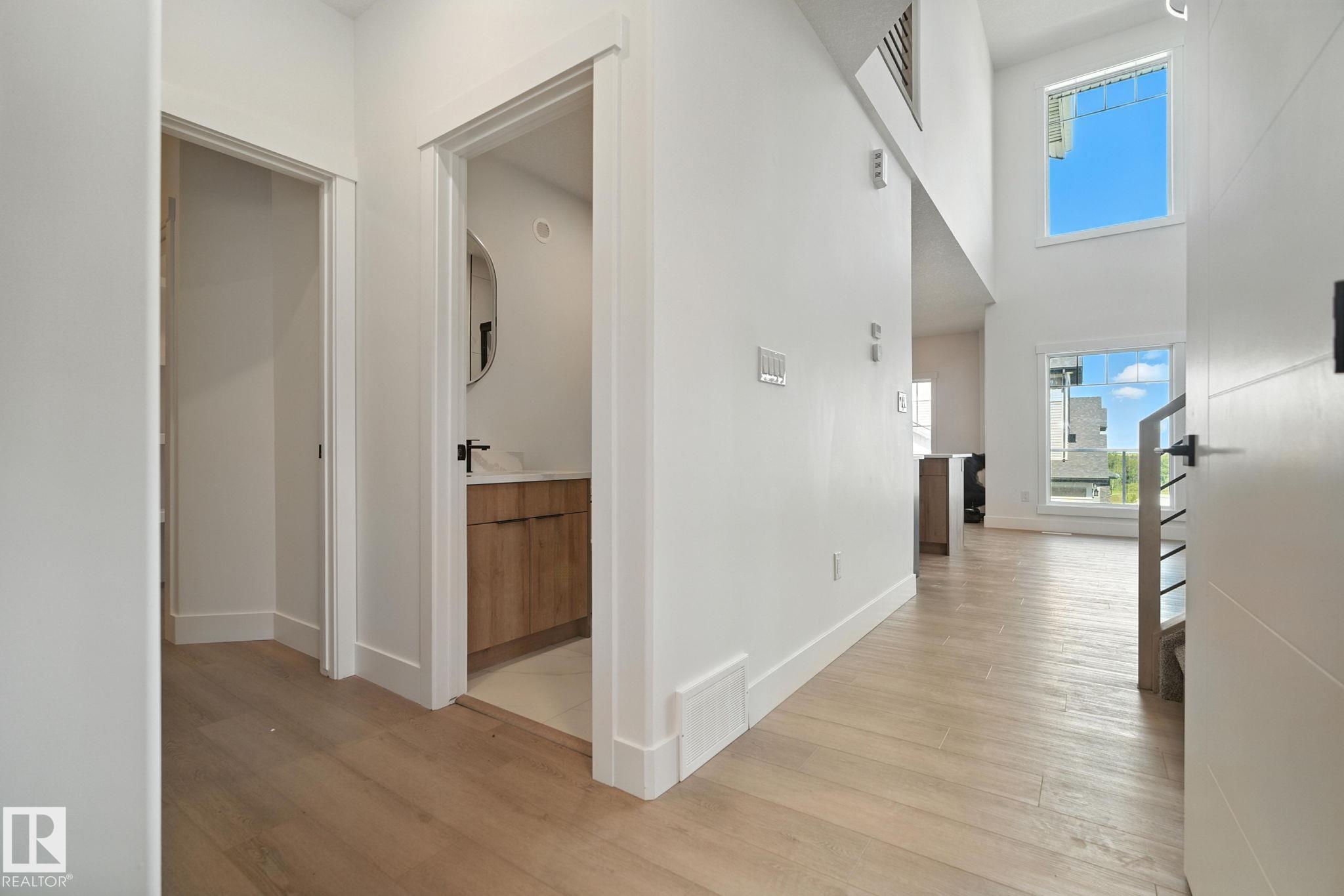 Photo 12 at 1135 Gyrfalcon Crescent NW, Hawks Ridge, Edmonton