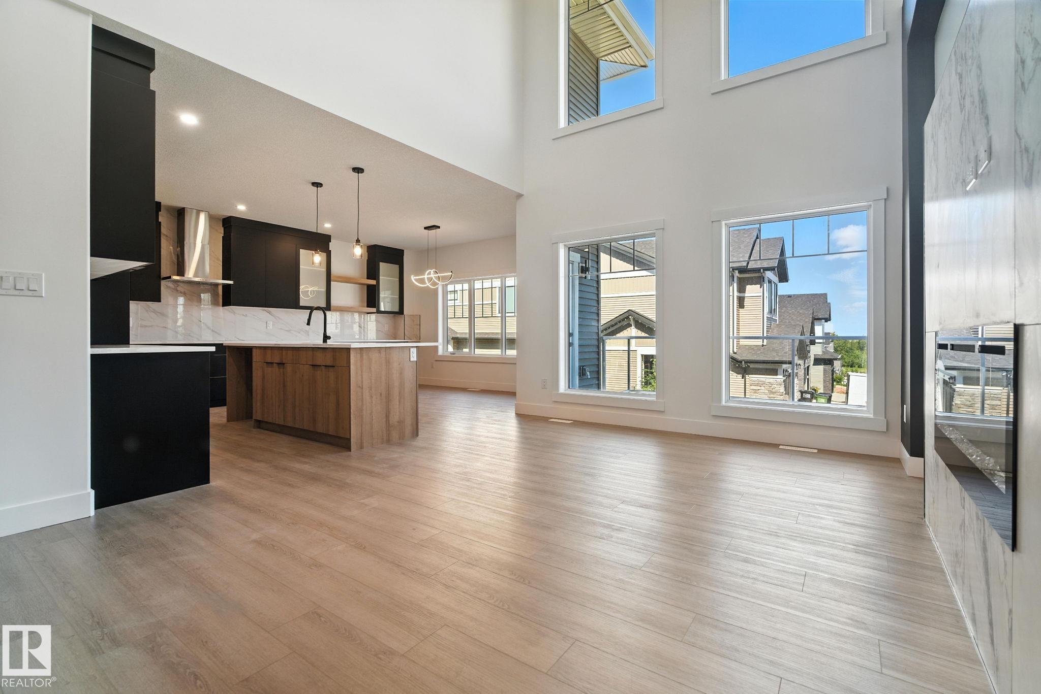 Photo 3 at 1135 Gyrfalcon Crescent NW, Hawks Ridge, Edmonton