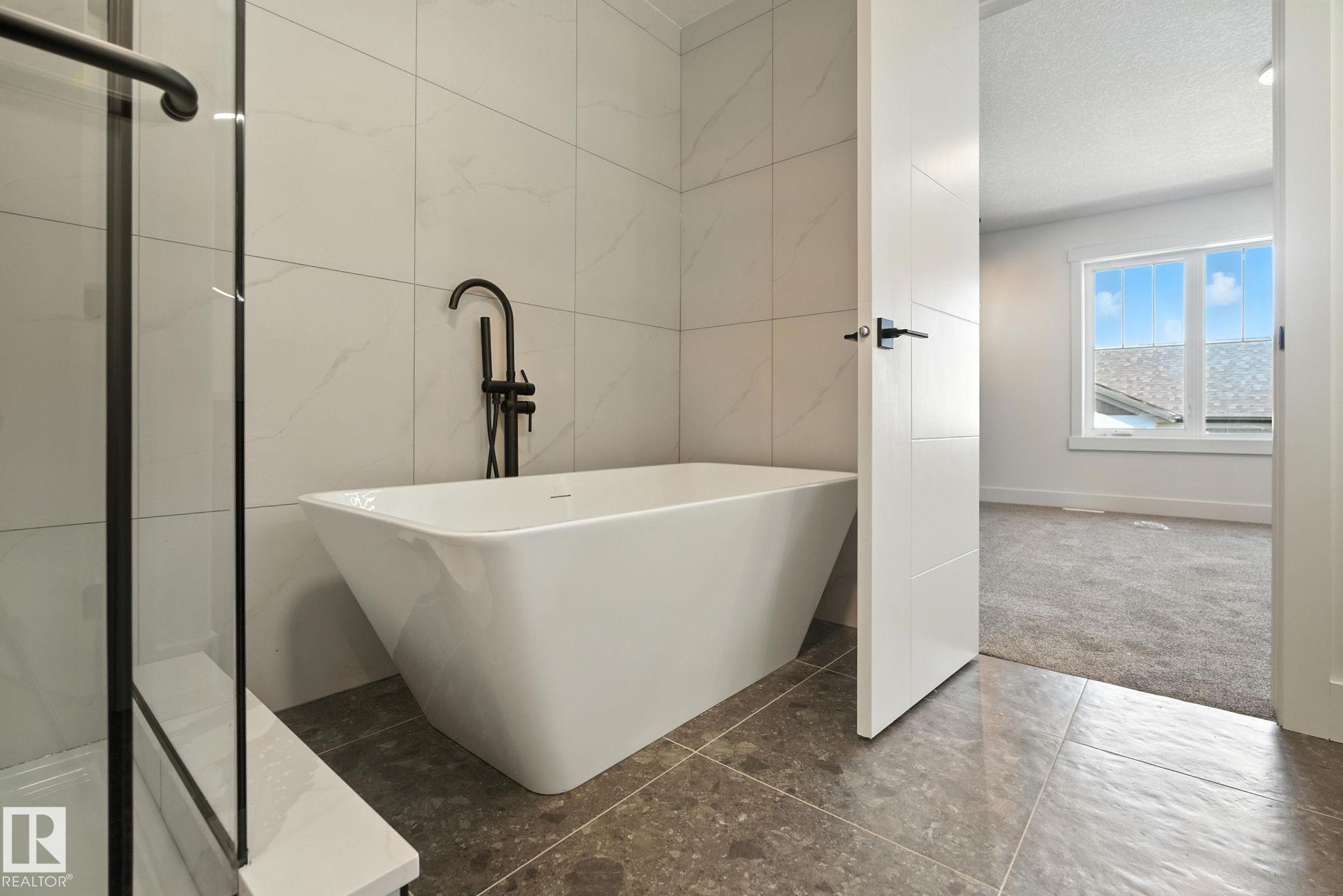 Photo 23 at 1135 Gyrfalcon Crescent NW, Hawks Ridge, Edmonton