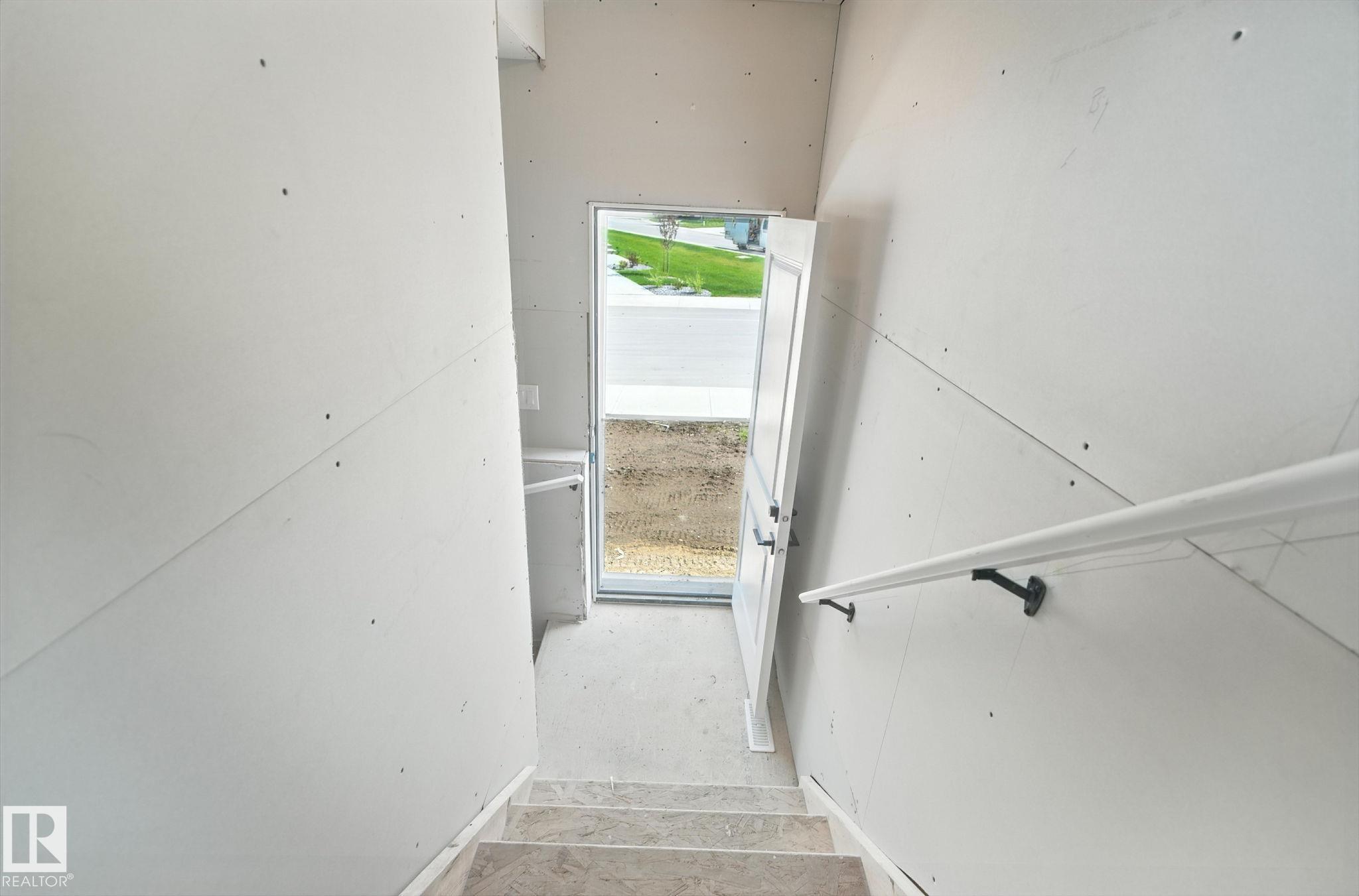 Photo 36 at 1135 Gyrfalcon Crescent NW, Hawks Ridge, Edmonton