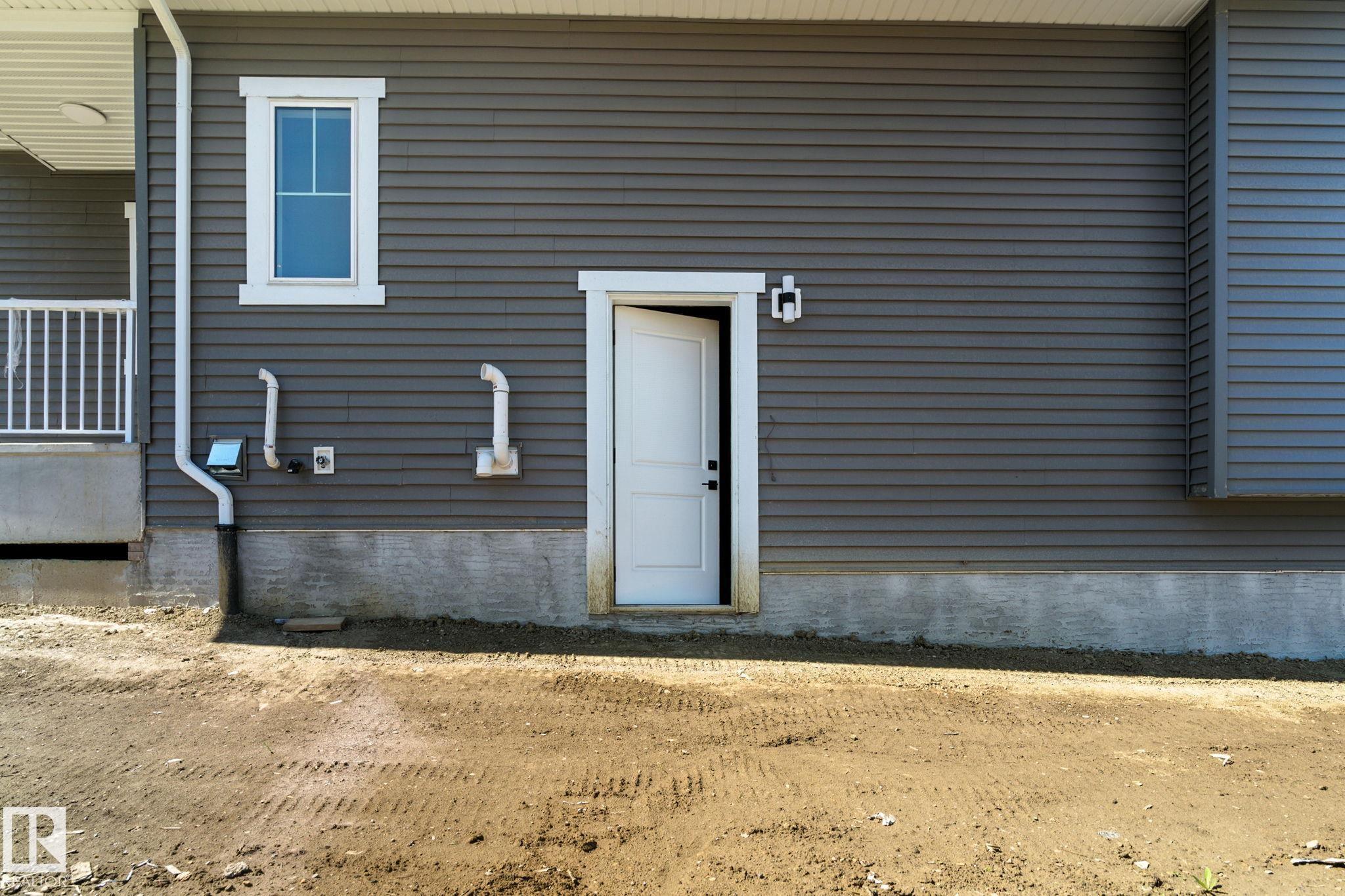Photo 37 at 1135 Gyrfalcon Crescent NW, Hawks Ridge, Edmonton