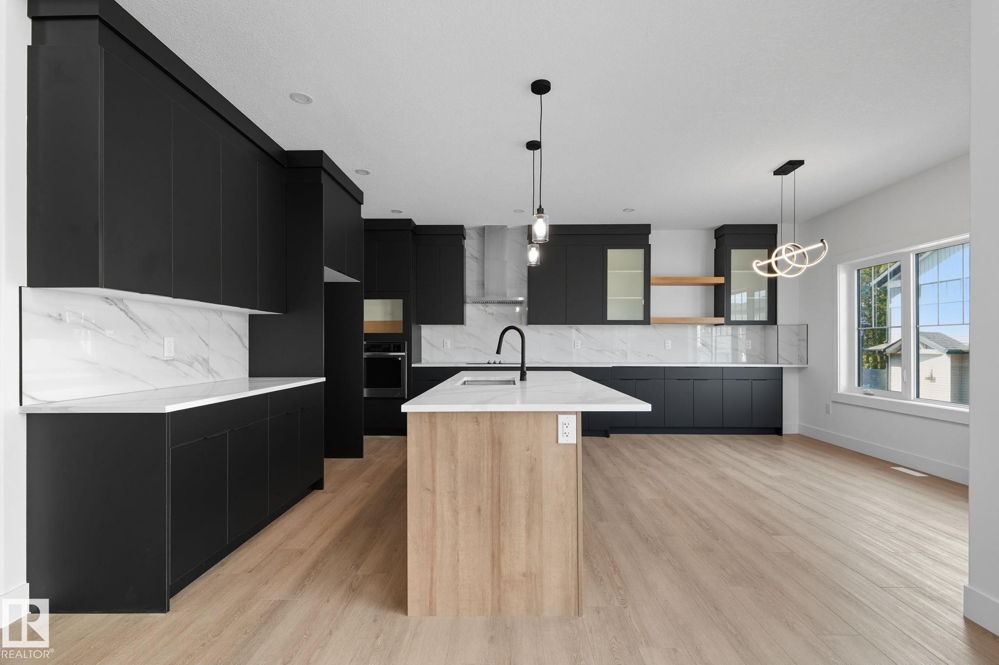 Photo 5 at 1135 Gyrfalcon Crescent NW, Hawks Ridge, Edmonton