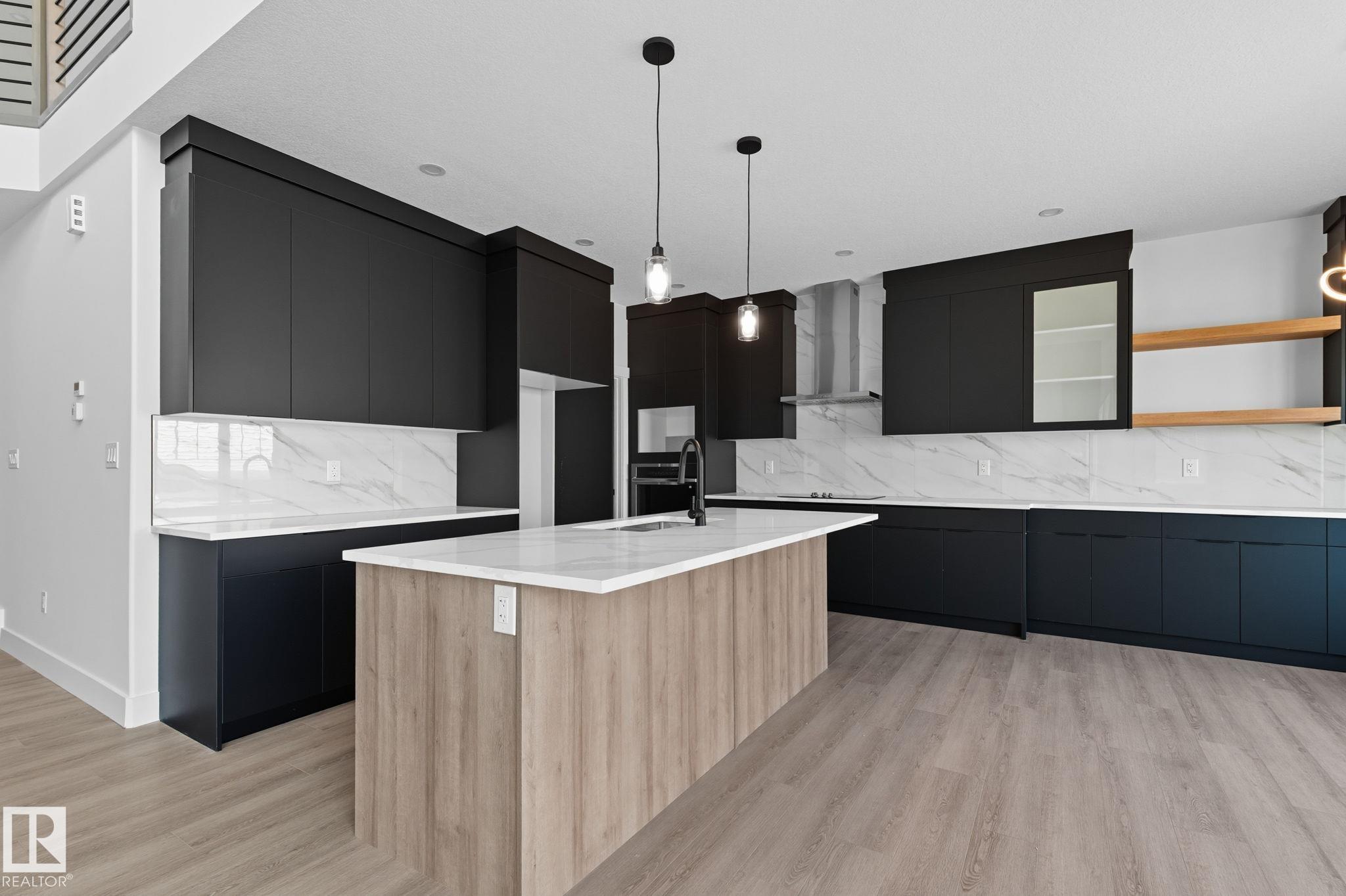 Photo 6 at 1135 Gyrfalcon Crescent NW, Hawks Ridge, Edmonton