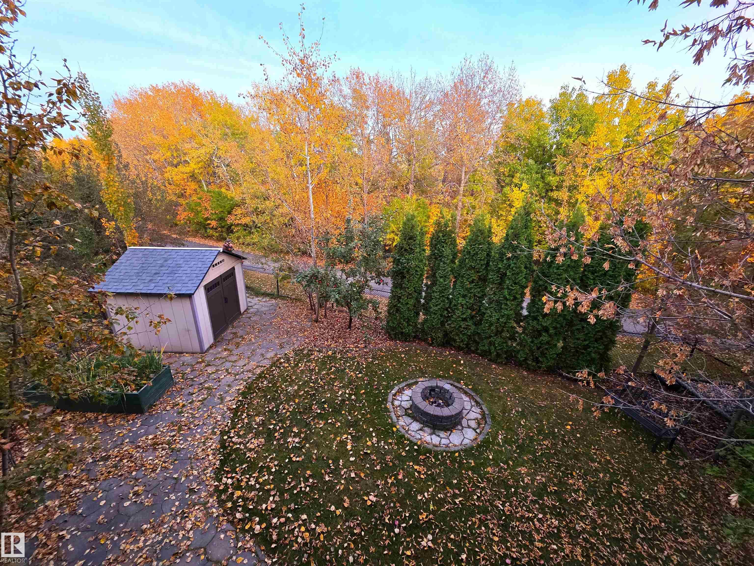 http://cdnparap120.paragonrels.com/ParagonImages/Property/p12/RAE/225371759/1/0/0/e9a323049372b1f29497085c536fdf79/1/1bee4717a3ade0d41f2bfca0f665e171/225371759-9bca275a-d665-4aaa-ad6e-449b21e705b9.JPG
