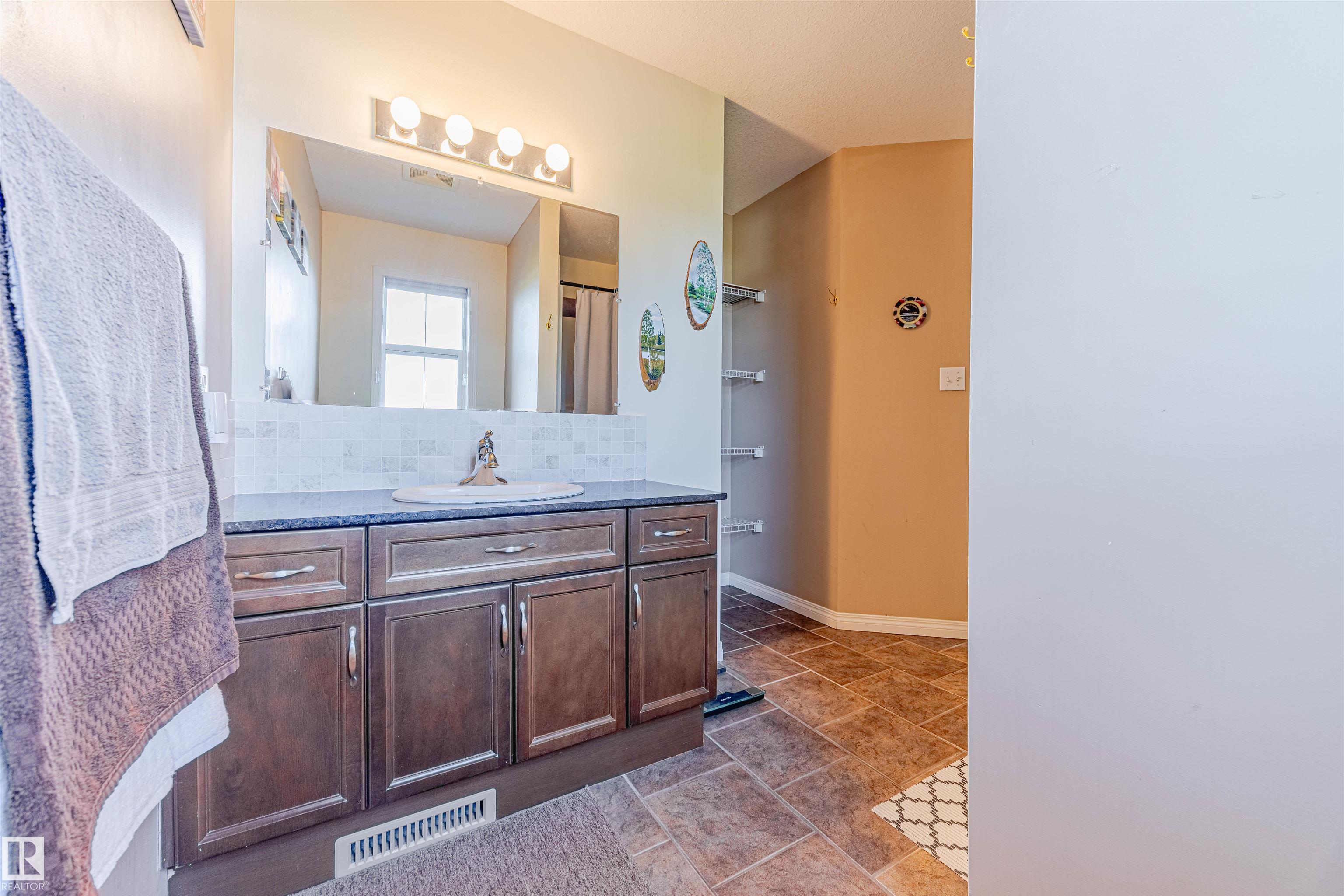 Photo 20 at 405 - 178 Bridgeport Boulevard, Bridgeport, Leduc