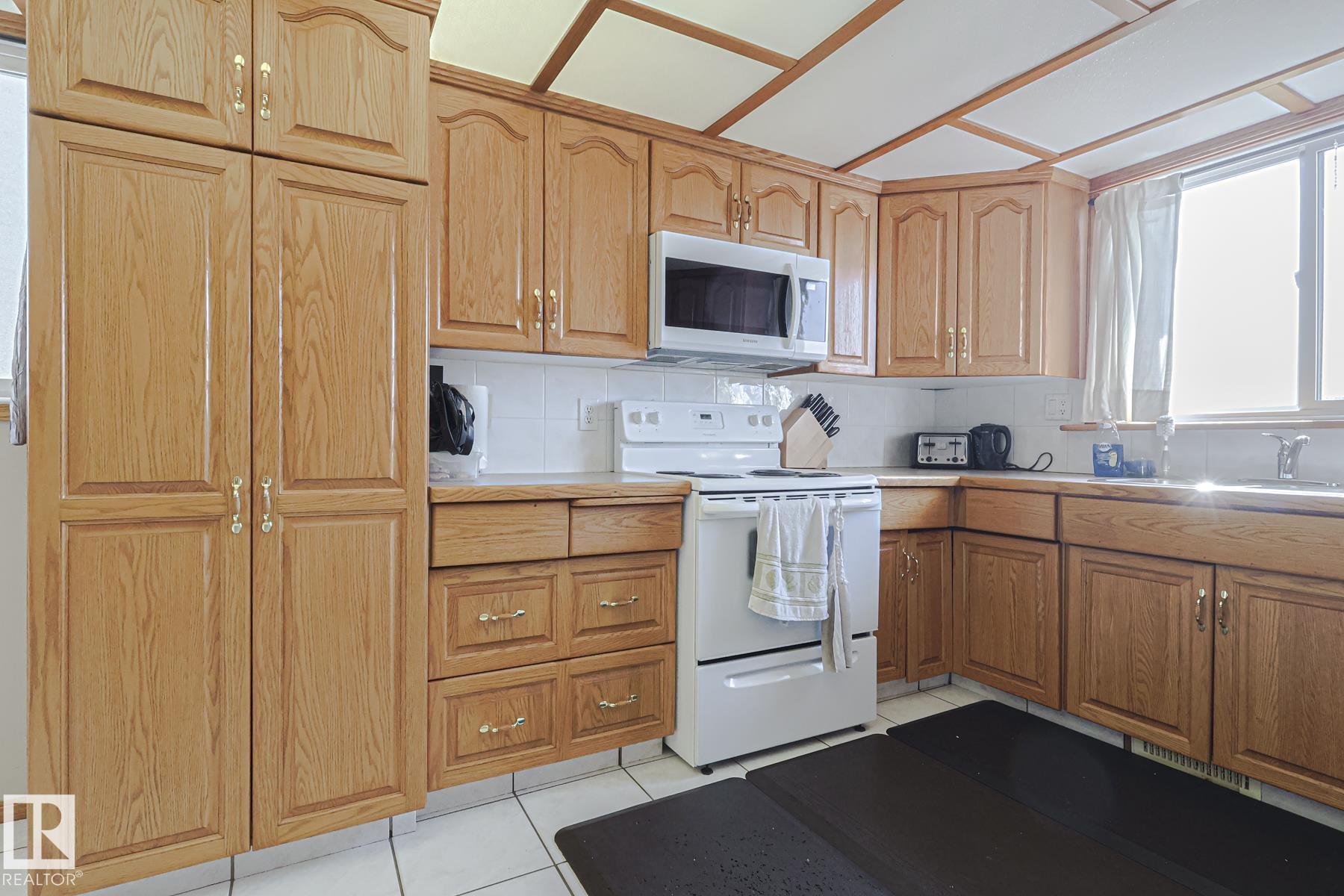 Photo 5 at 128 Camelot Avenue, Corinthia Park, Leduc