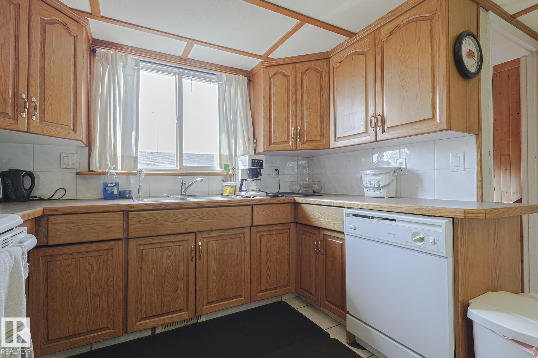Photo 6 at 128 Camelot Avenue, Corinthia Park, Leduc