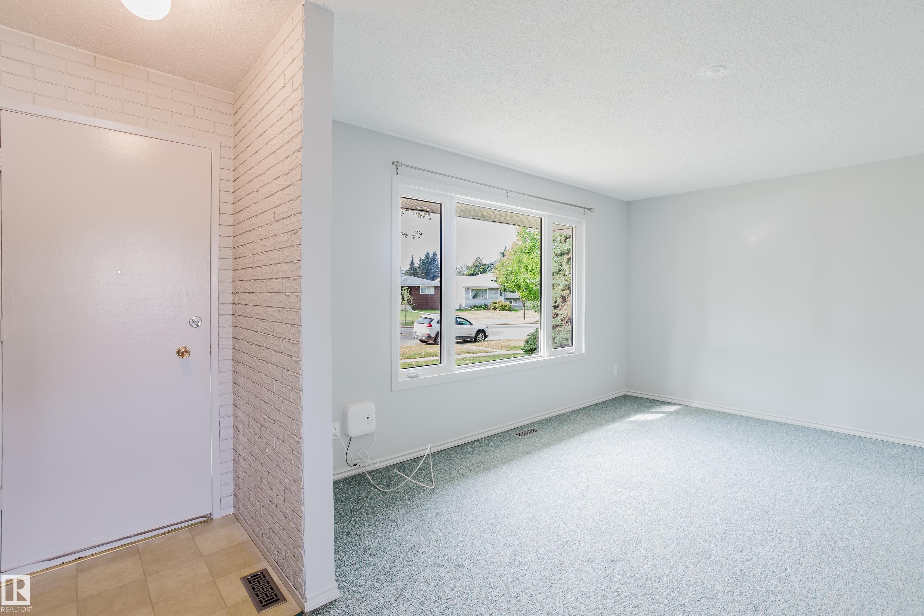 Photo 2 at 175 Brookwood Drive, Brookwood, Spruce Grove