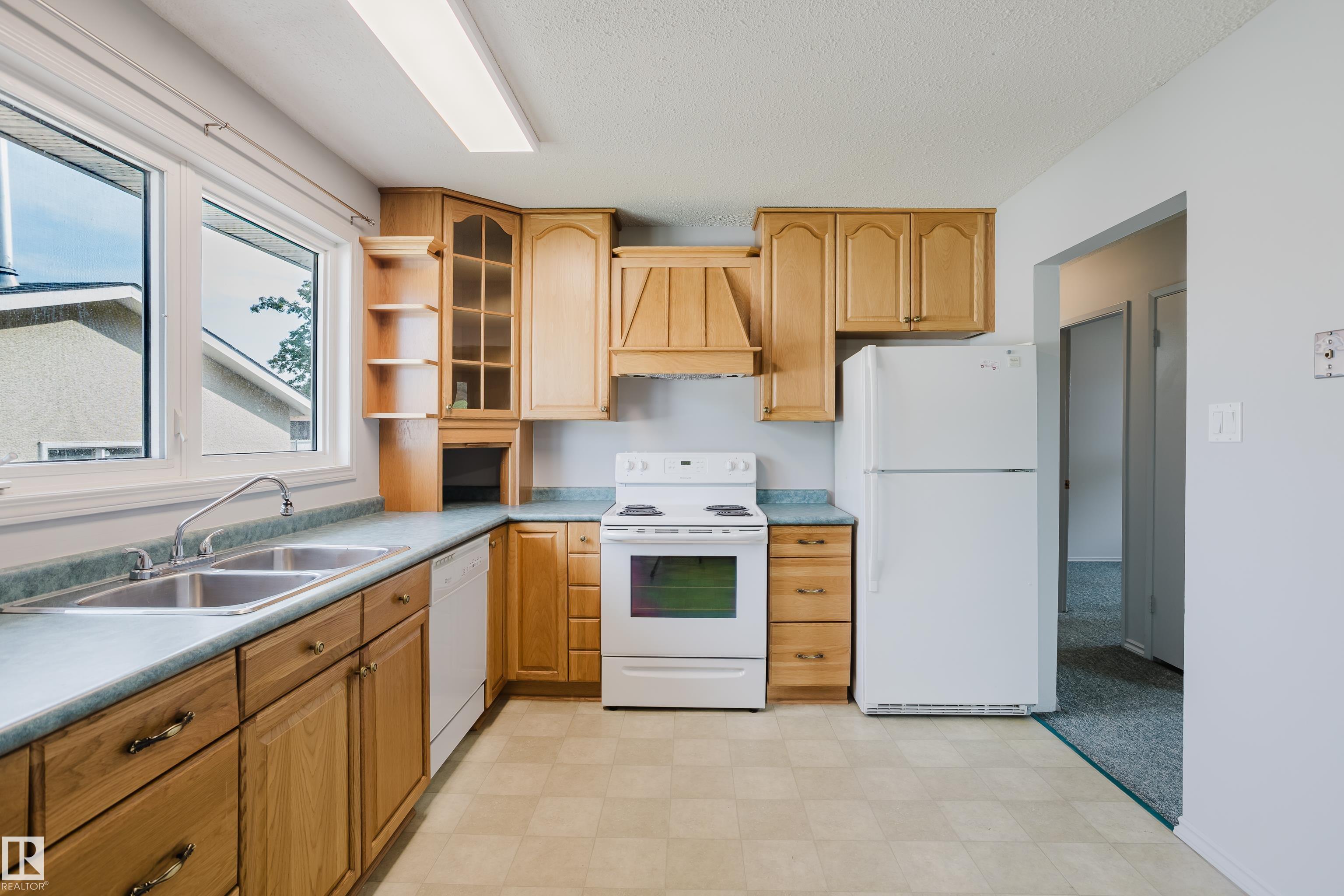 Photo 7 at 175 Brookwood Drive, Brookwood, Spruce Grove