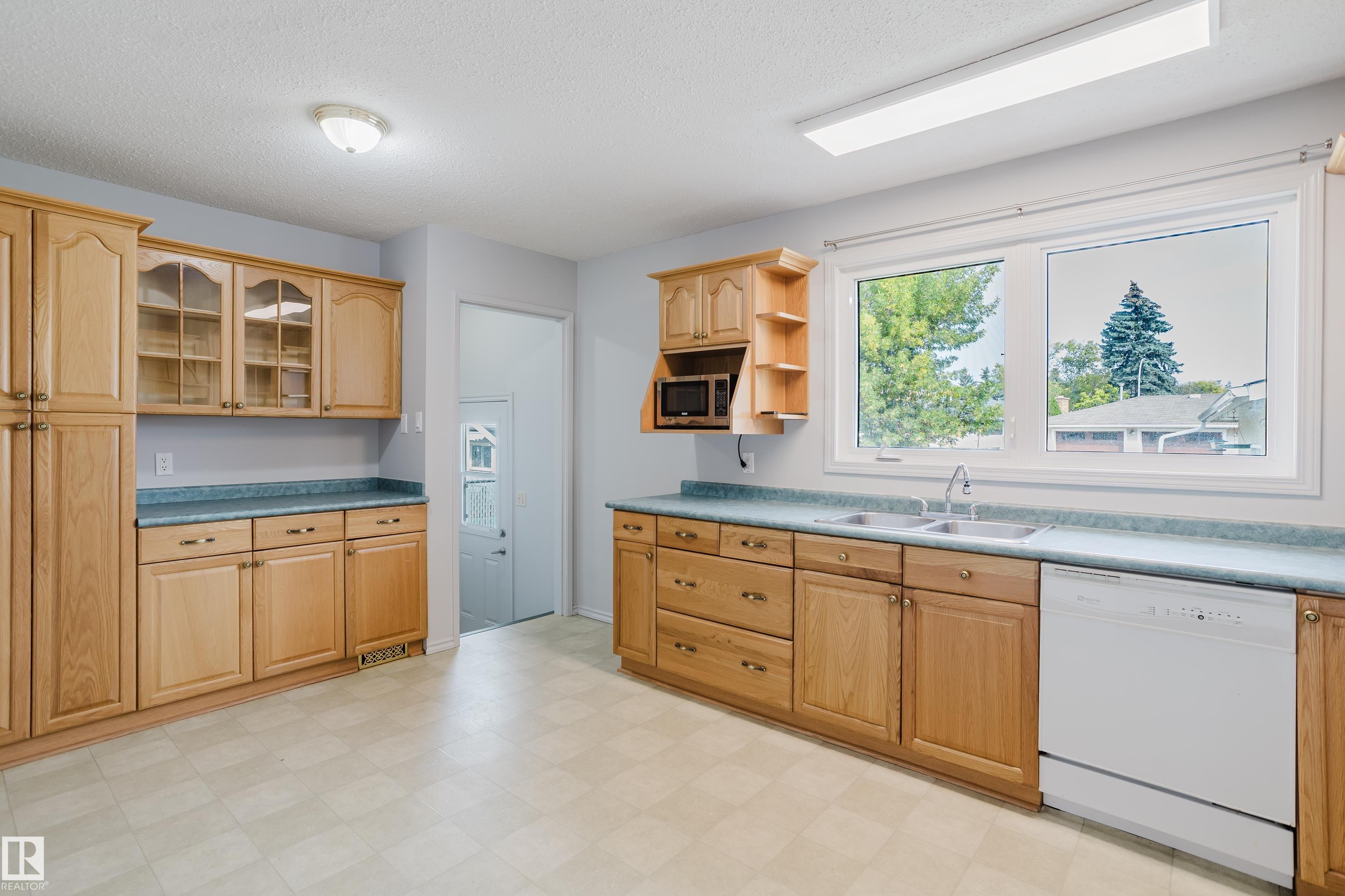 Photo 8 at 175 Brookwood Drive, Brookwood, Spruce Grove