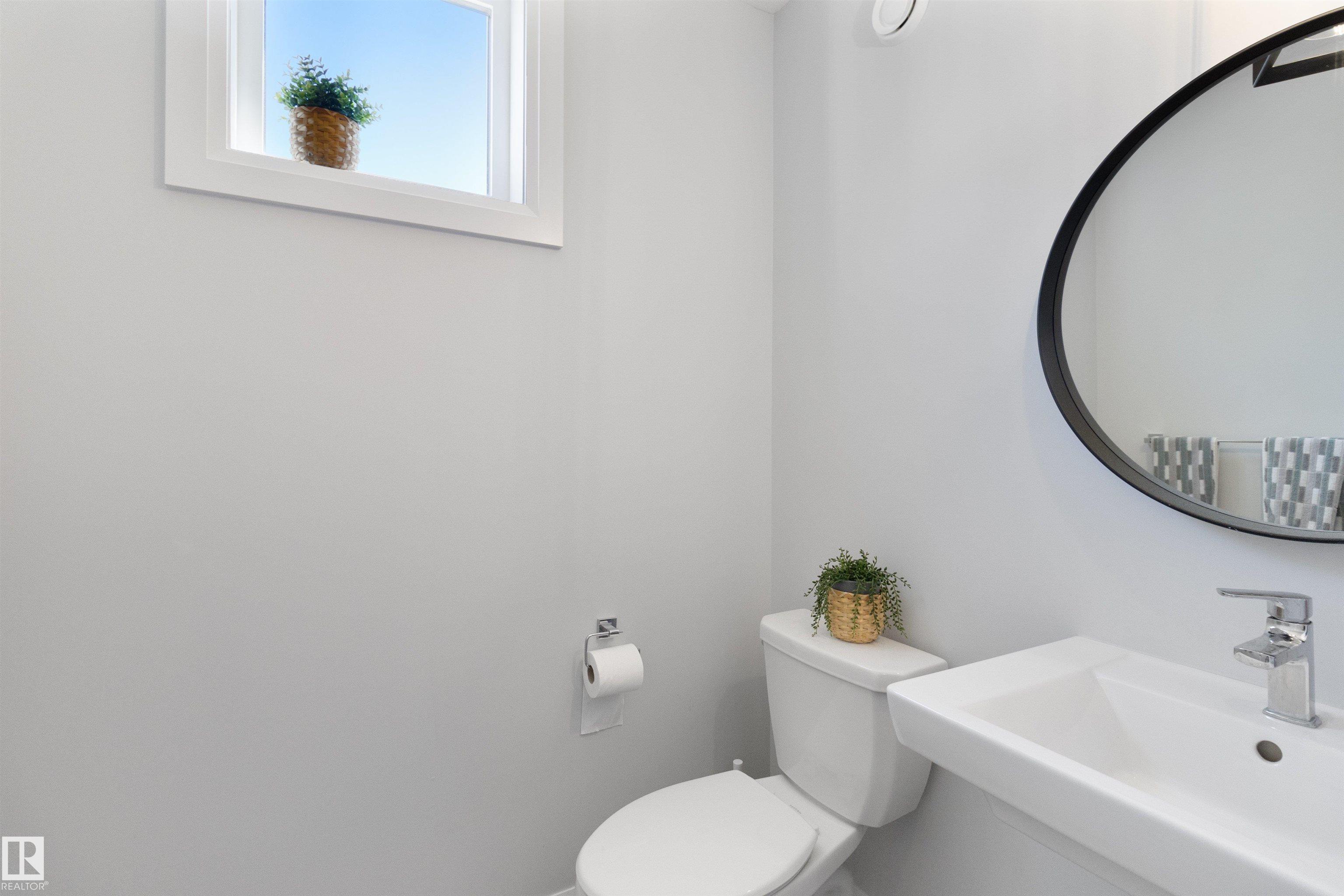 Photo 16 at 8534 81 Avenue NW, King Edward Park, Edmonton