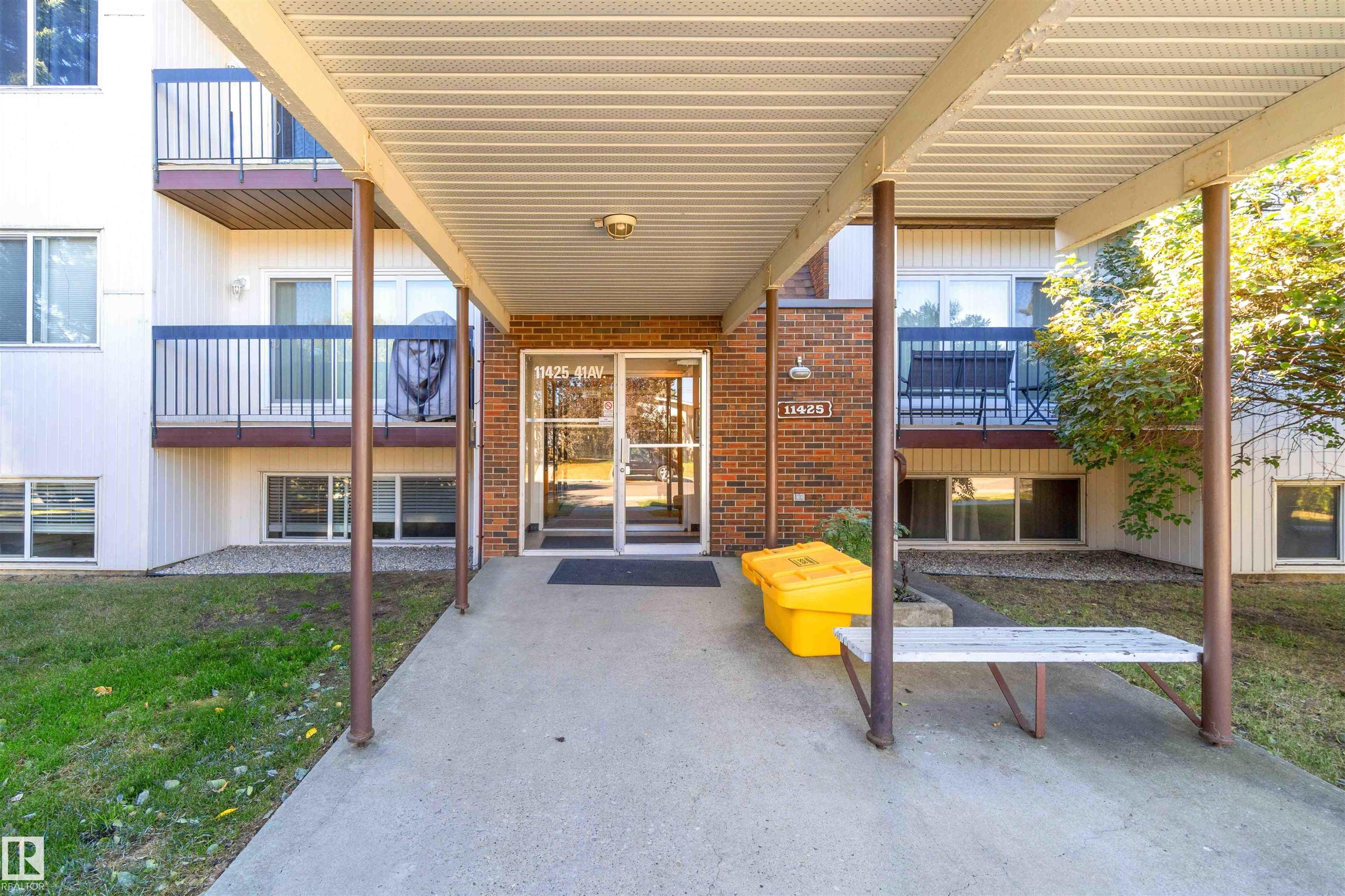 Photo 3 at 302 - 11425 41 Avenue NW, Royal Gardens, Edmonton