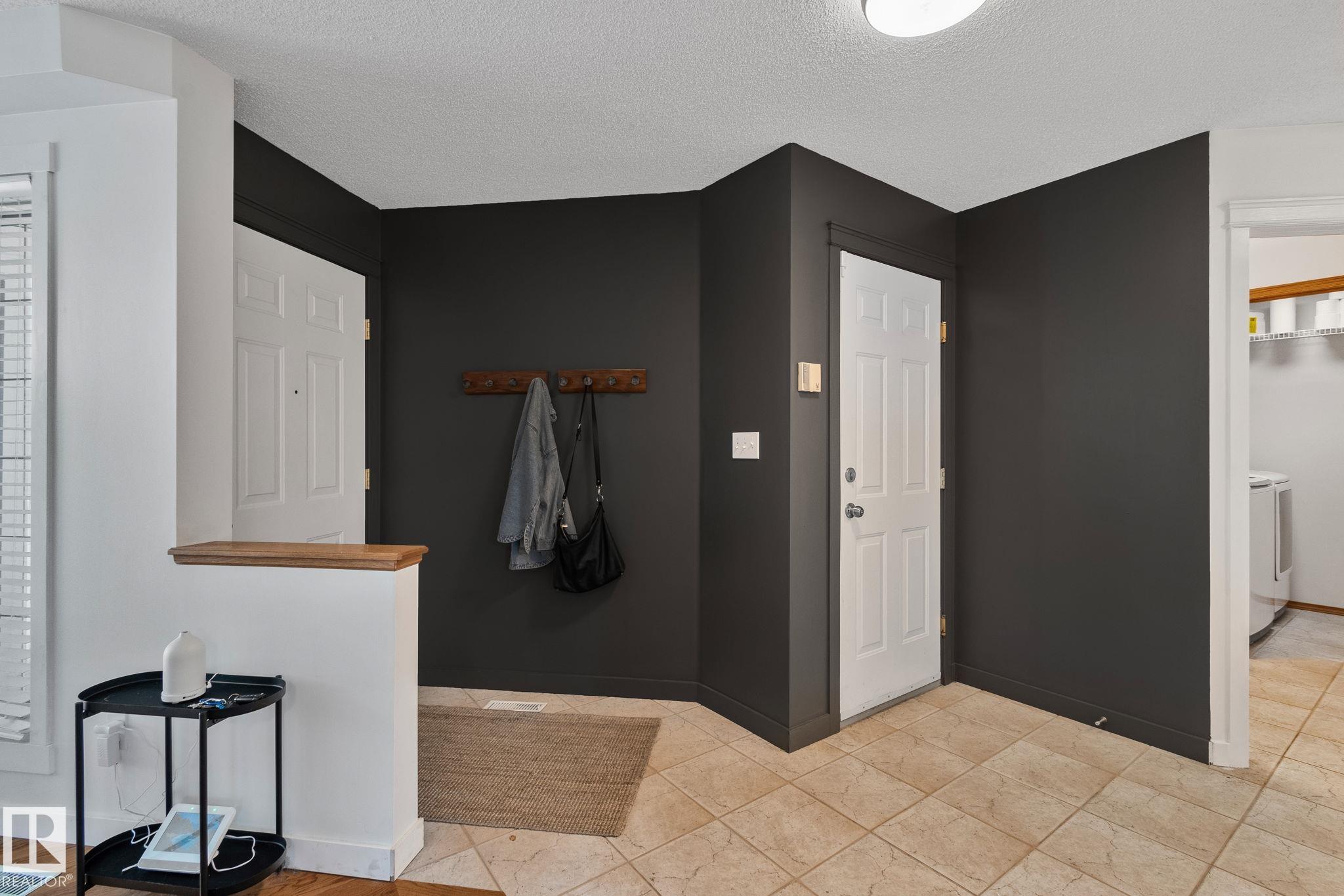 Photo 2 at 5 Oriole crest, Oakmont, St. Albert