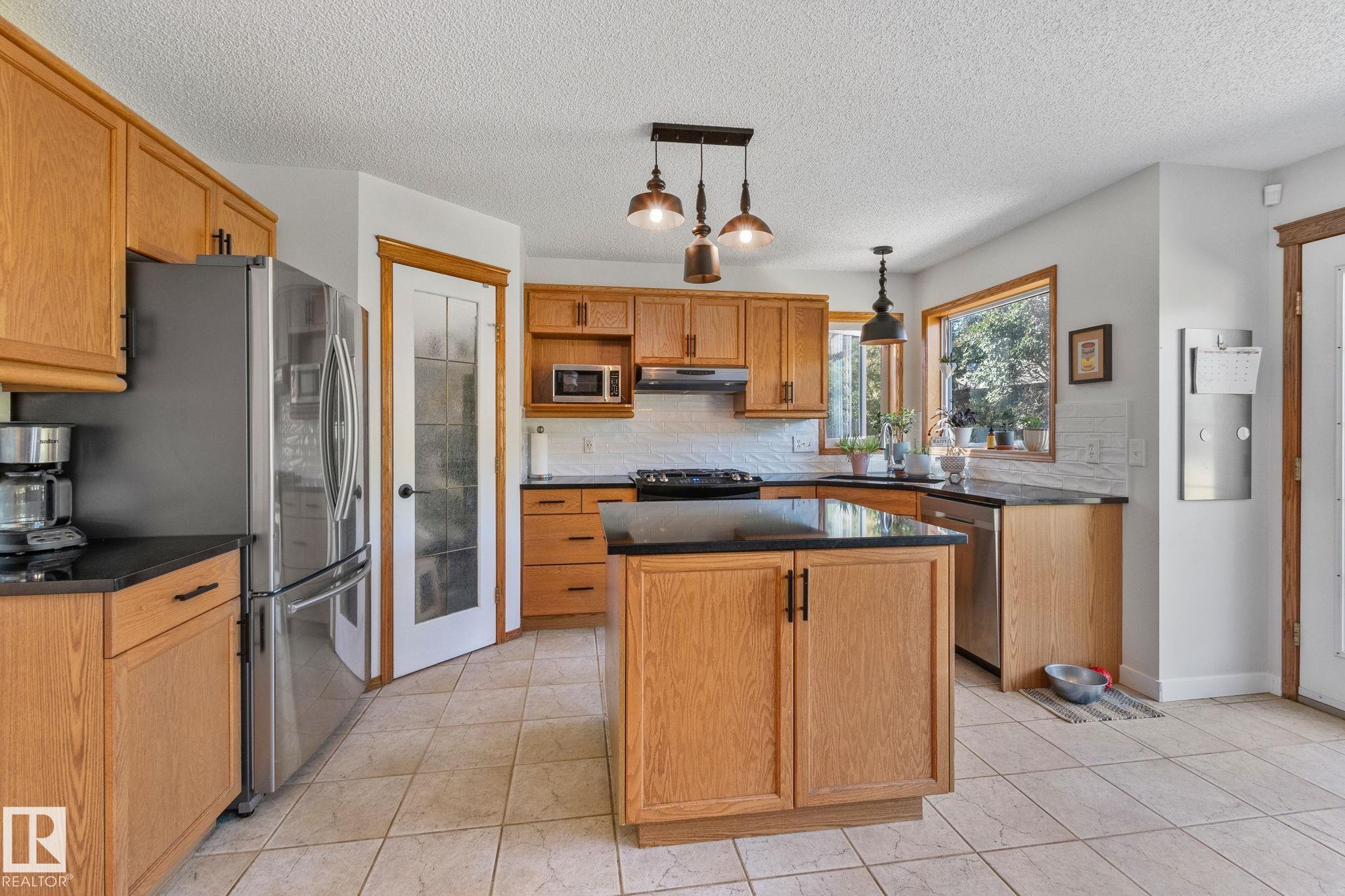 Photo 11 at 5 Oriole crest, Oakmont, St. Albert