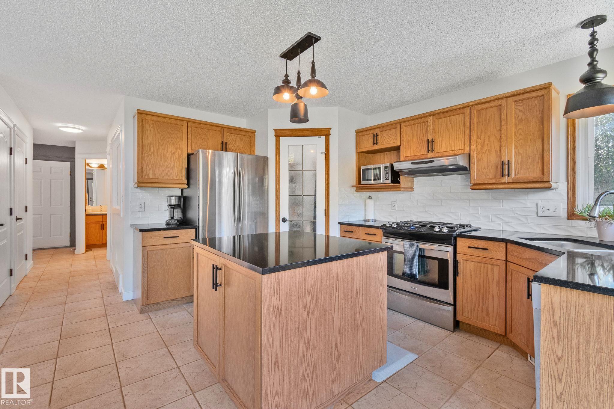 Photo 12 at 5 Oriole crest, Oakmont, St. Albert