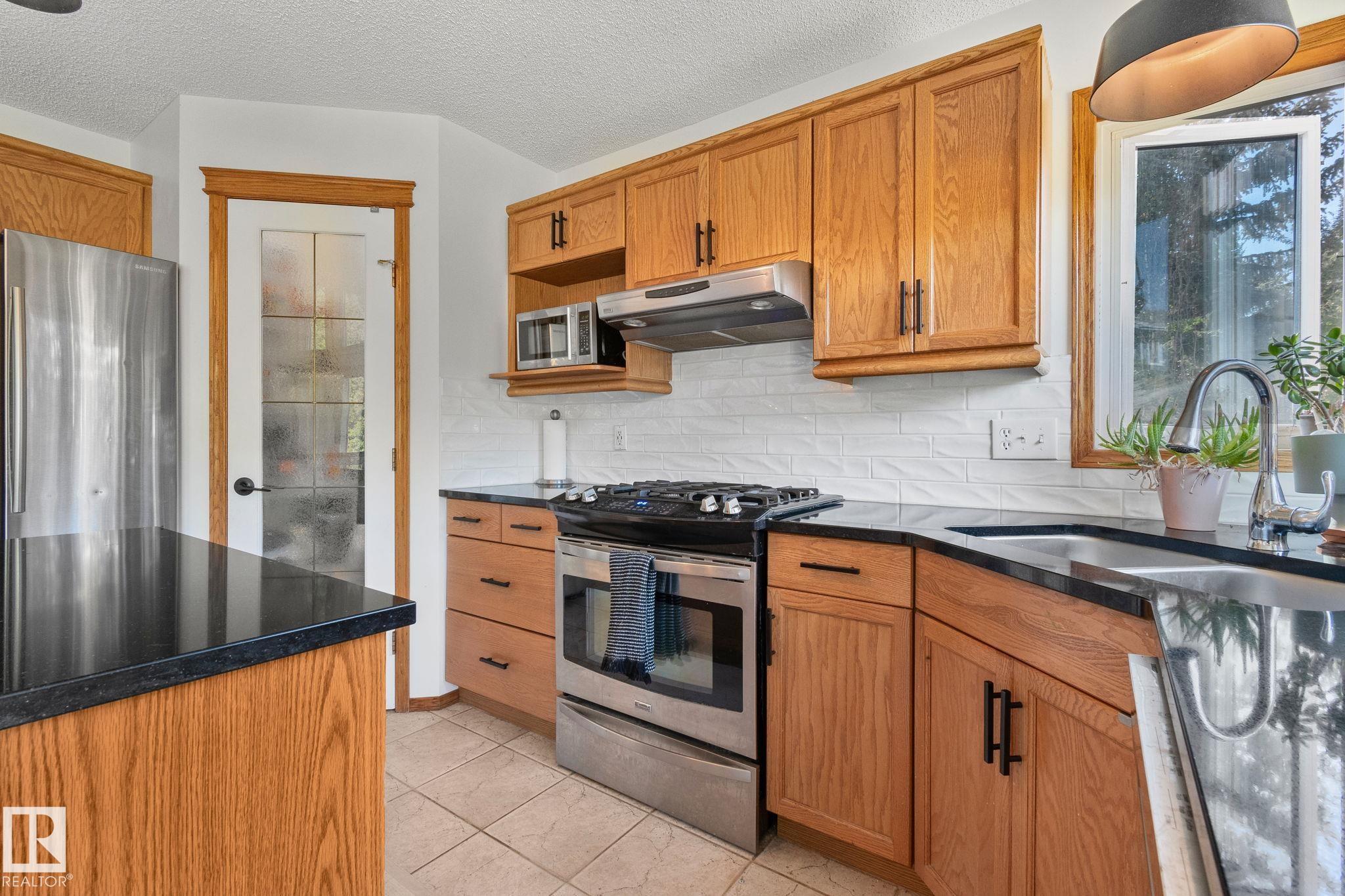 Photo 13 at 5 Oriole crest, Oakmont, St. Albert