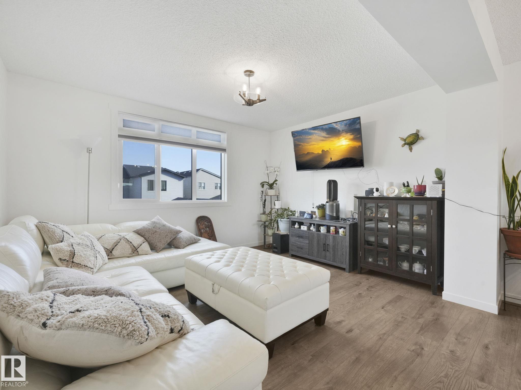 Photo 11 at 24 Eastwood Drive, Easton, Spruce Grove