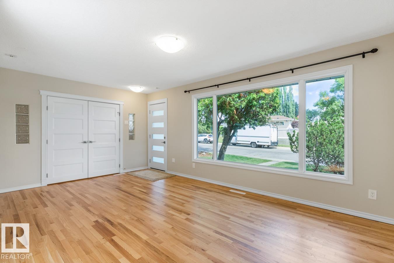 Photo 11 at 13908 57 Street NW, York, Edmonton
