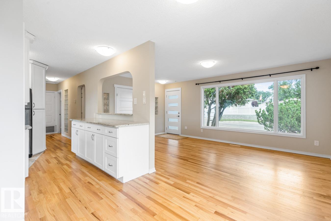 Photo 8 at 13908 57 Street NW, York, Edmonton
