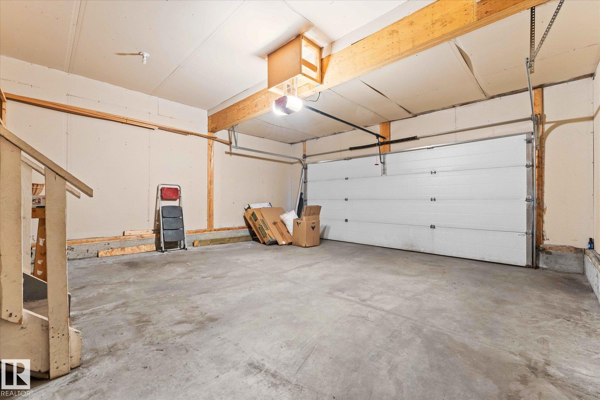http://cdnparap120.paragonrels.com/ParagonImages/Property/p12/RAE/225372039/38/0/0/4f9708d368d5a87587ef24d91c5bfdd1/1/3f02b68fe791bf3075dfab84f76b36f7/225372039-883f6030-5dc7-4b4a-89f4-639b57bdd22b.JPG