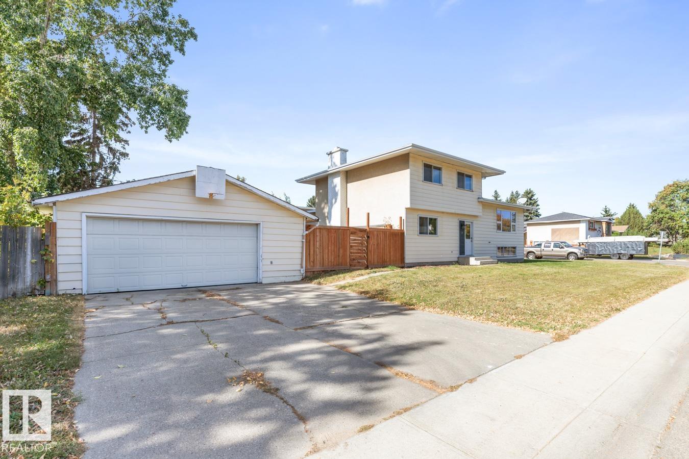 Photo 2 at 121 Georgian Way, Glen Allan, Sherwood Park