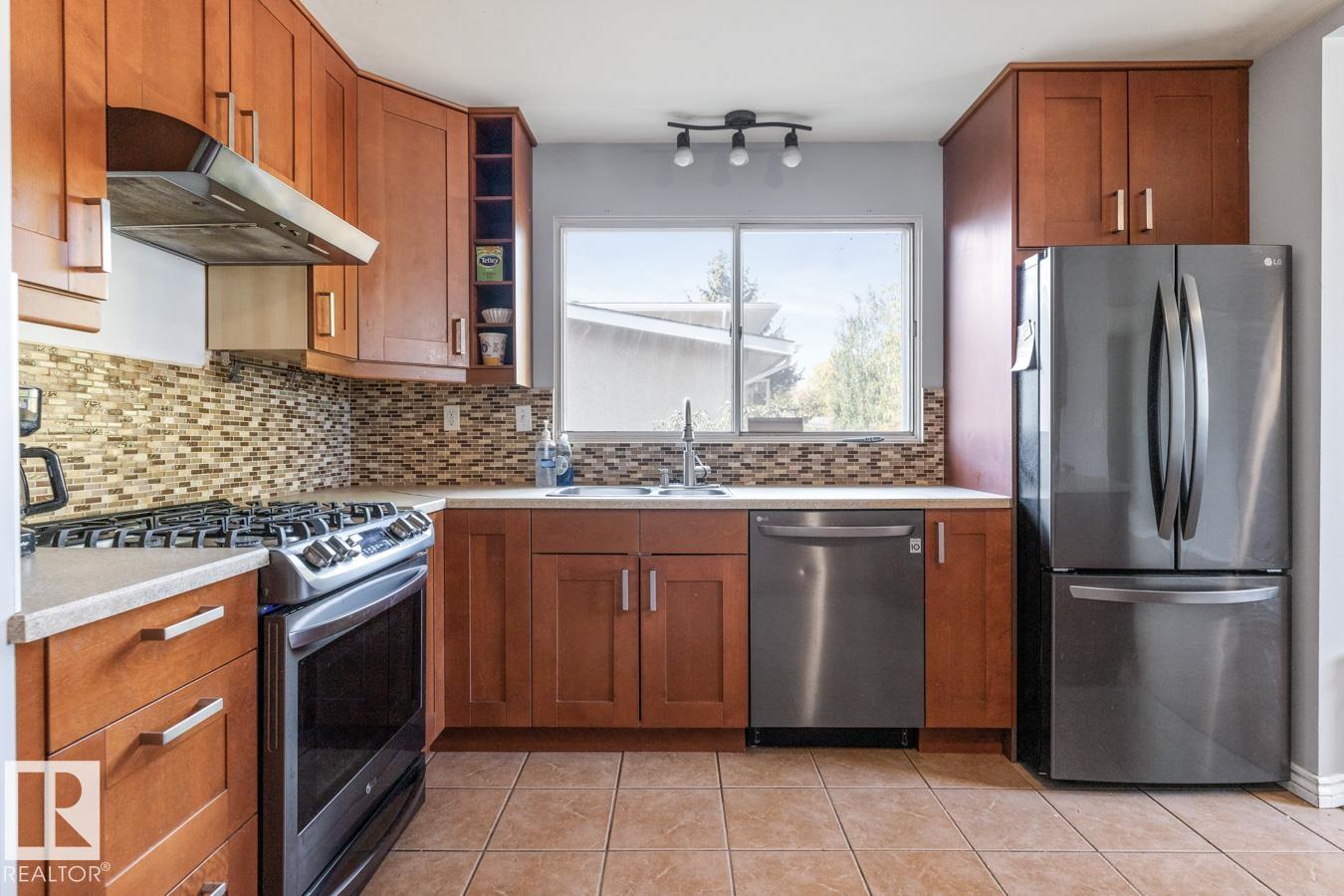 Photo 18 at 121 Georgian Way, Glen Allan, Sherwood Park