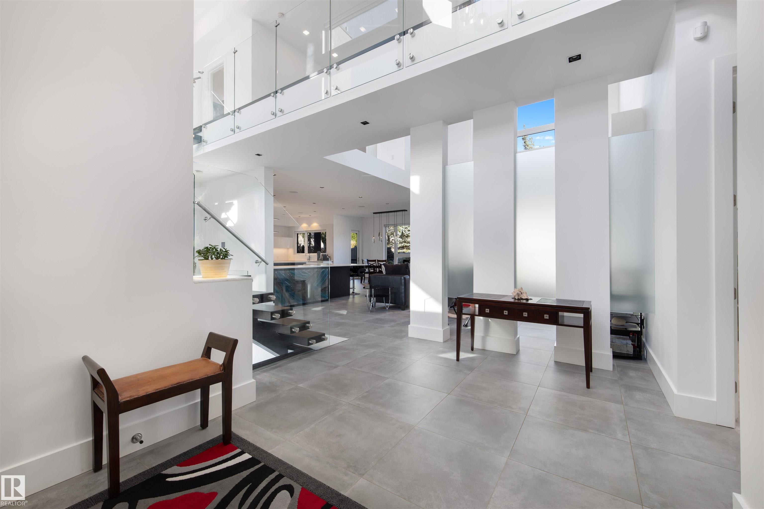 Picture for 17 WINDERMERE DR SW