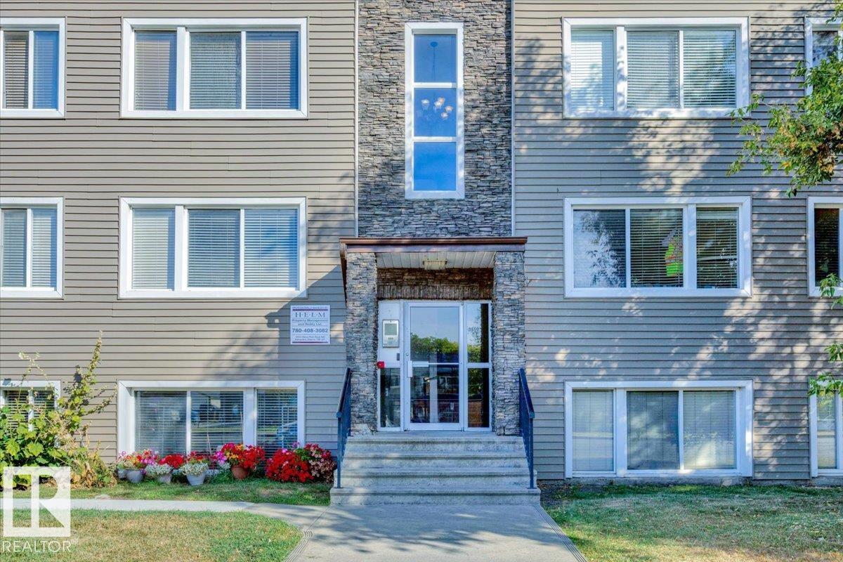 Photo 3 at 4 - 9650 82 Avenue NW, Strathcona, Edmonton