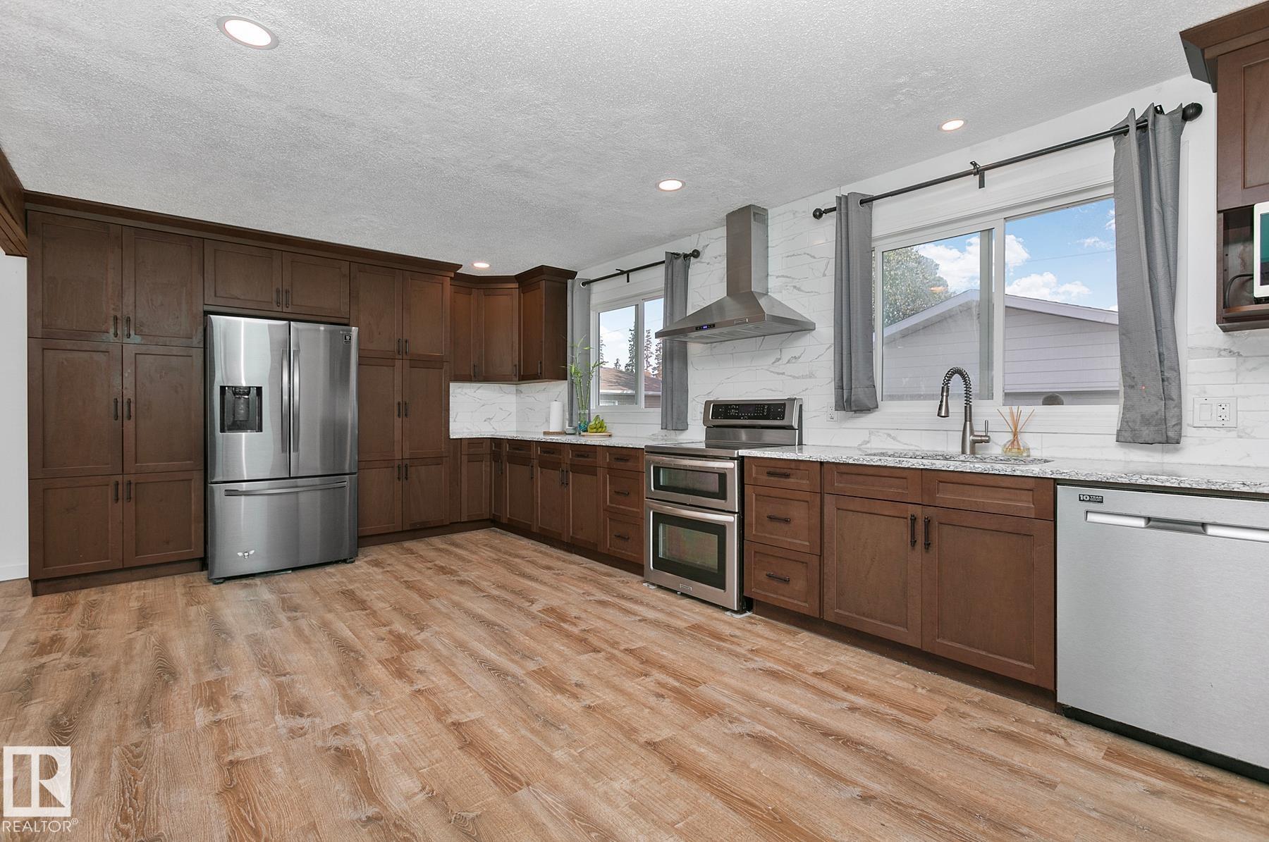 Photo 5 at 3 Wilson Crescent, Westboro, Sherwood Park