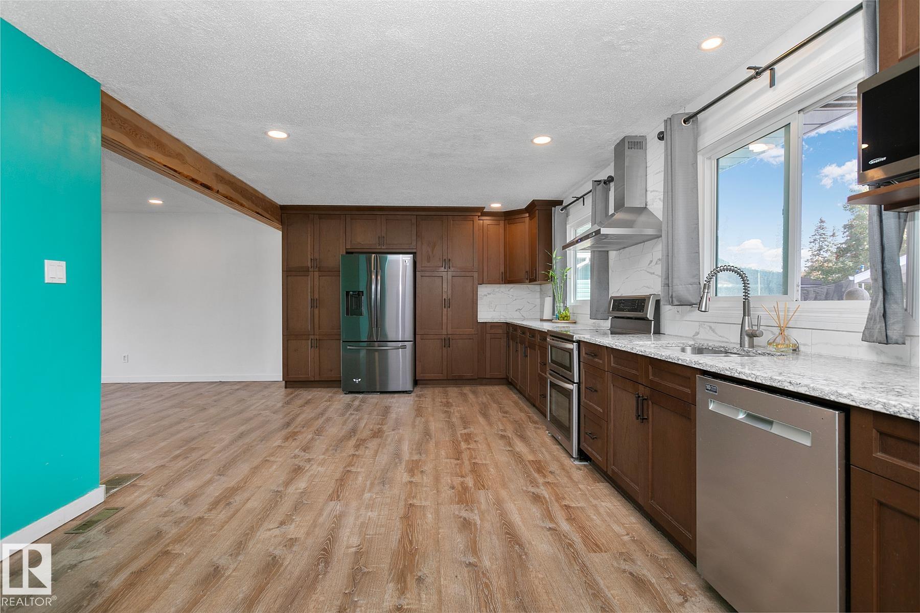 Photo 8 at 3 Wilson Crescent, Westboro, Sherwood Park