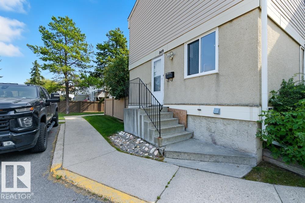 849 Erin Place NW, Thorncliffe, Edmonton photo number 2