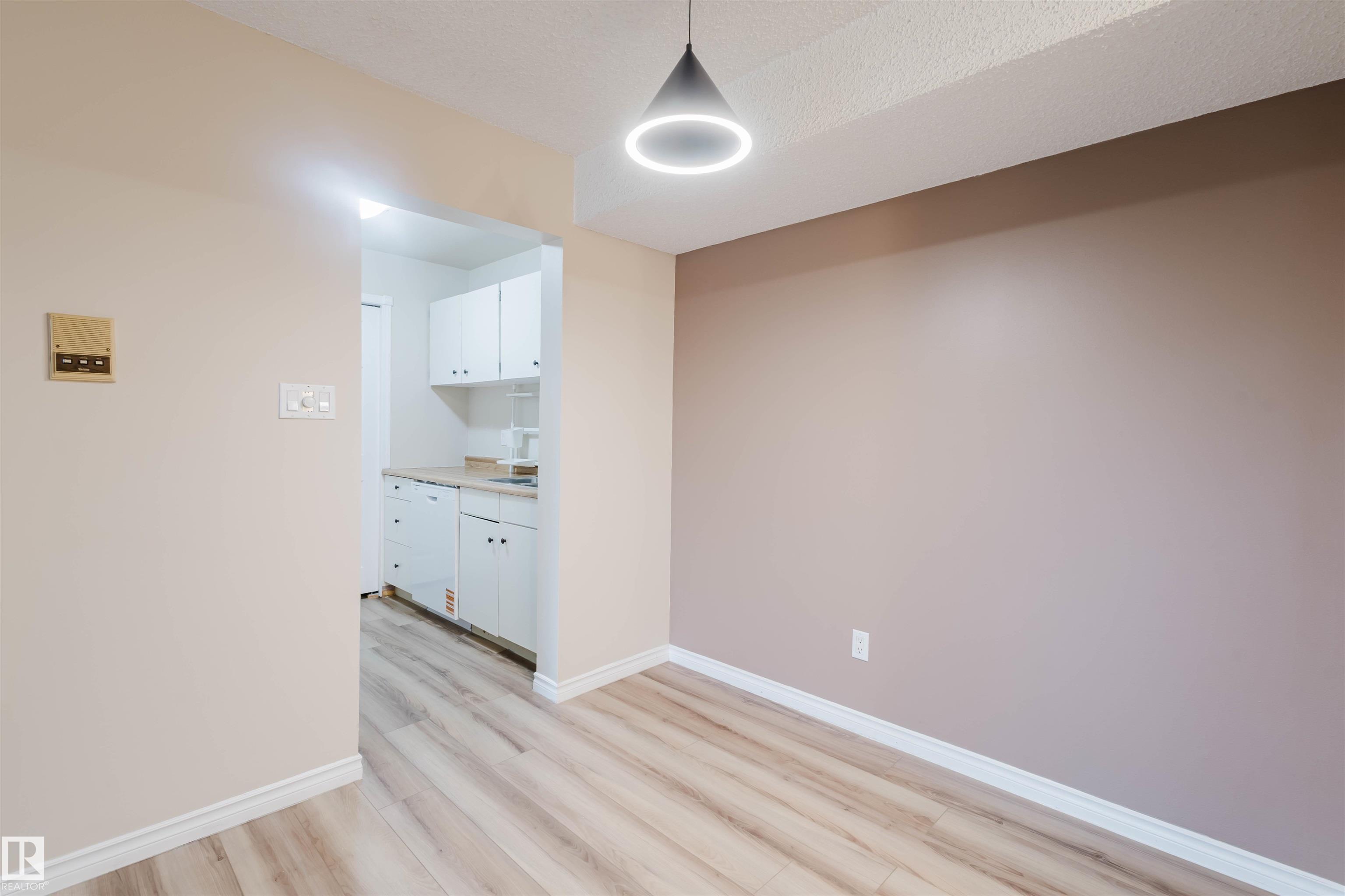 Photo 12 at 9044 Tudor Glen, Grandin, St. Albert